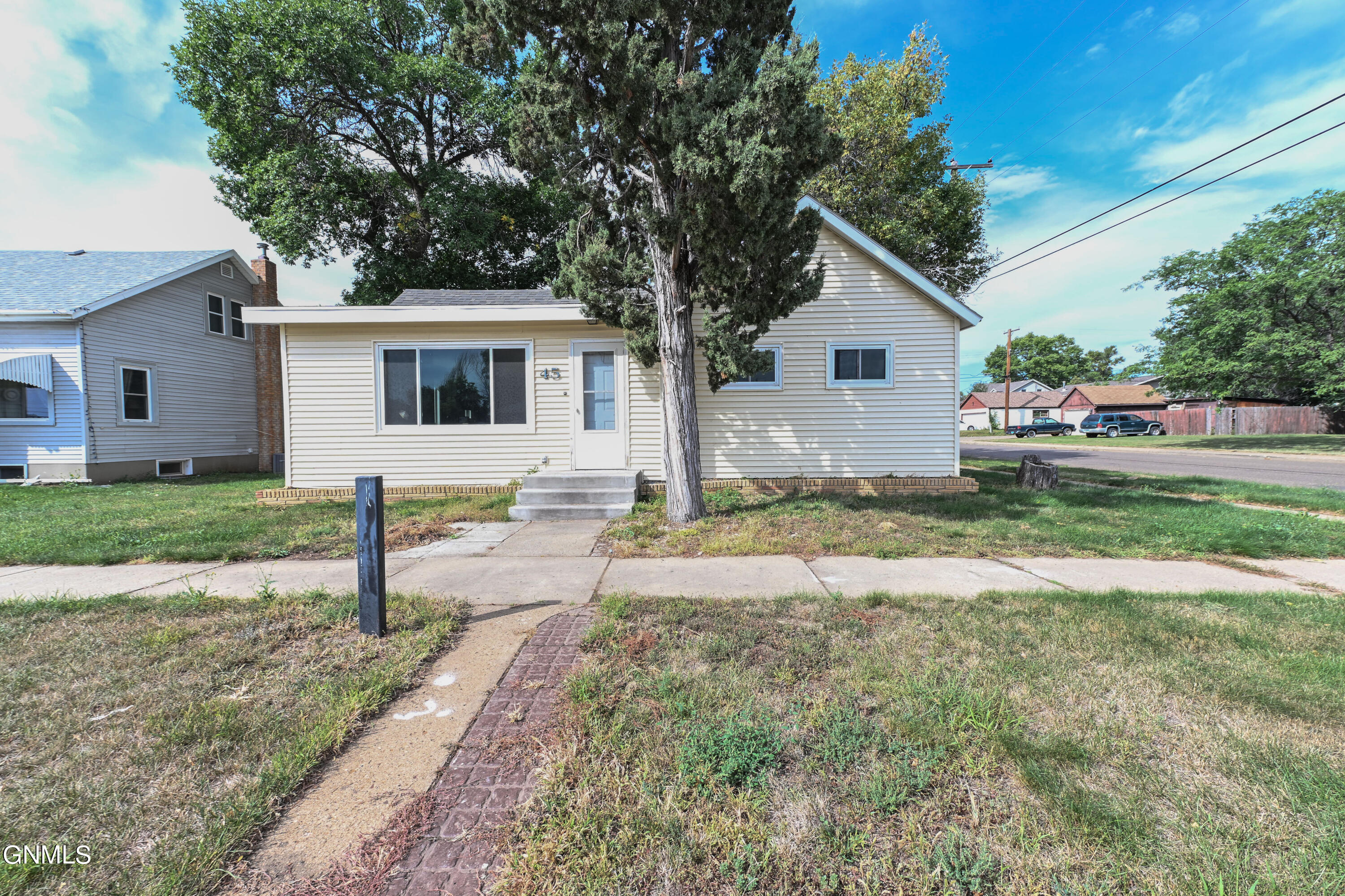 45 9th Avenue W, Dickinson, ND 58601