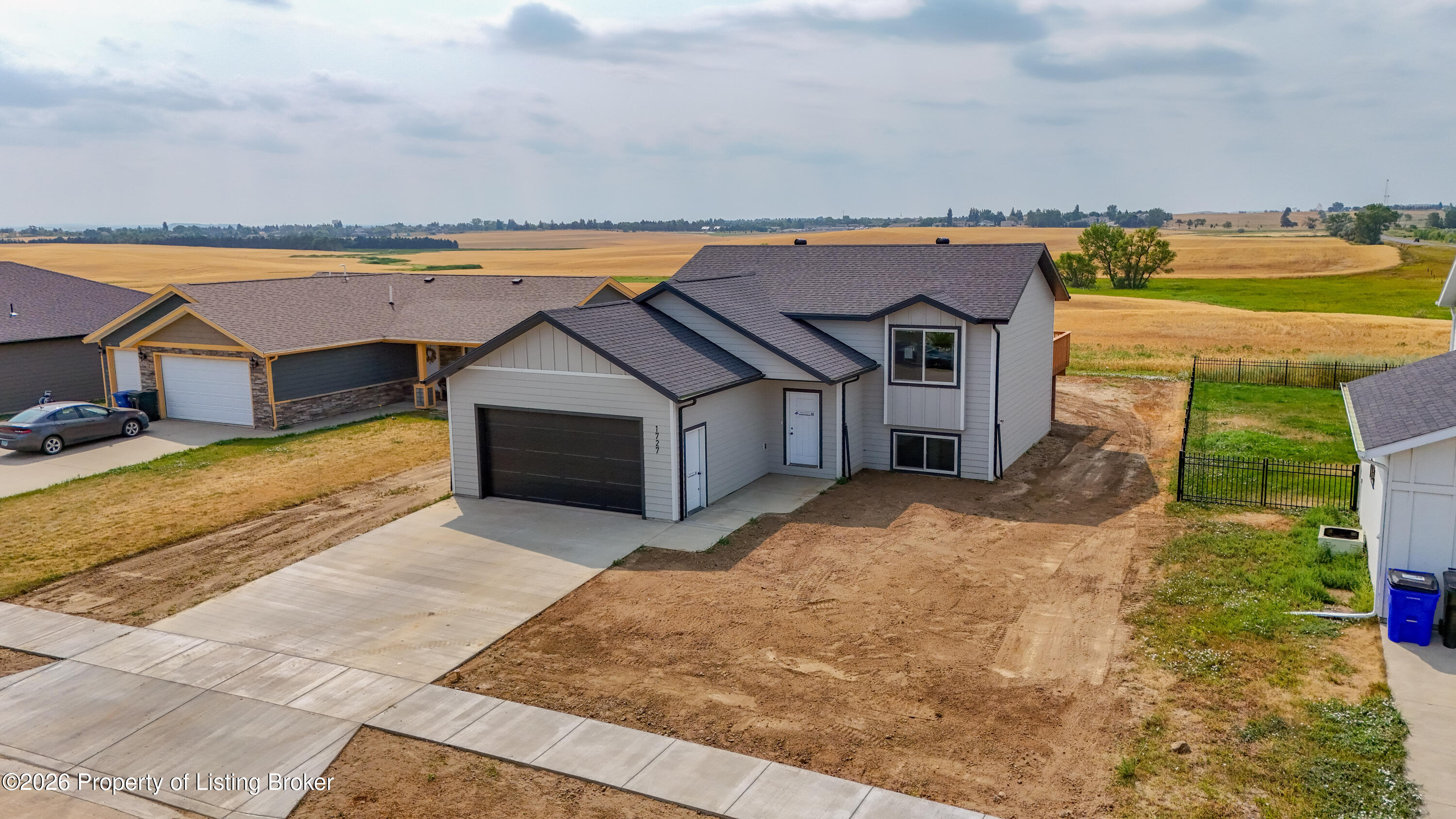 1727 Yellowstone Circle, Dickinson, ND 58601