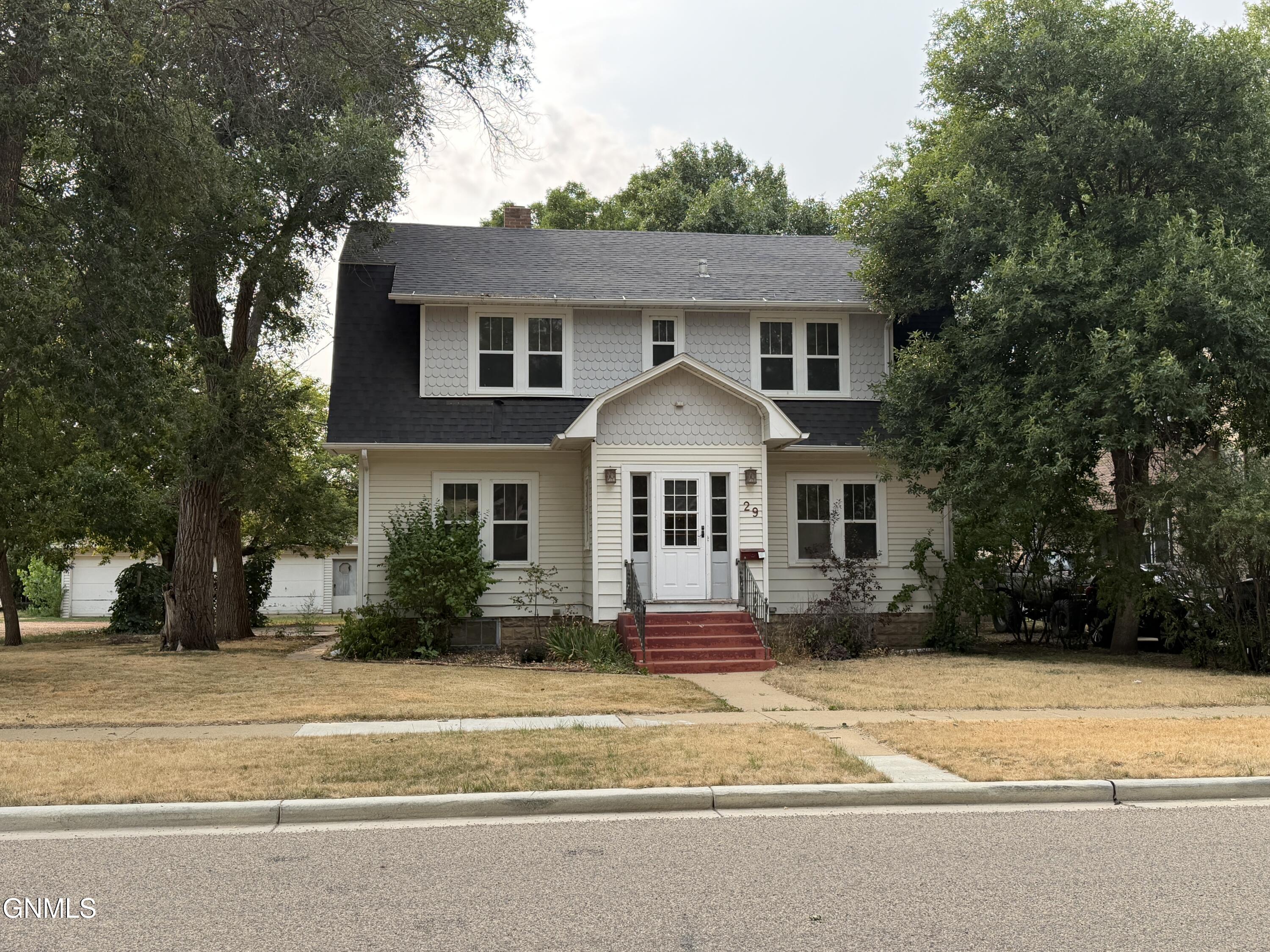 29 7th Avenue W, Dickinson, ND 58601