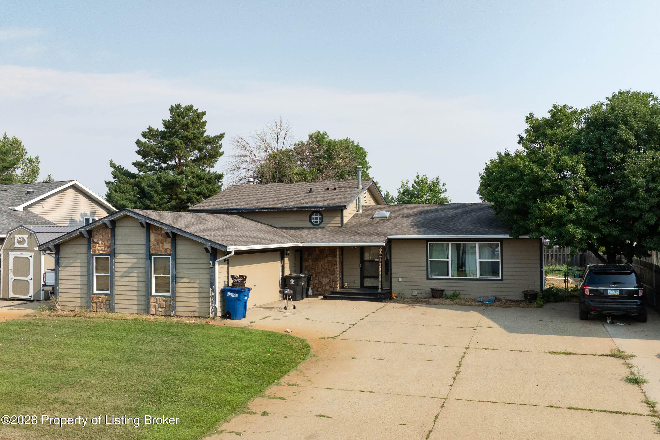 868 22nd Street W, Dickinson, ND 58601