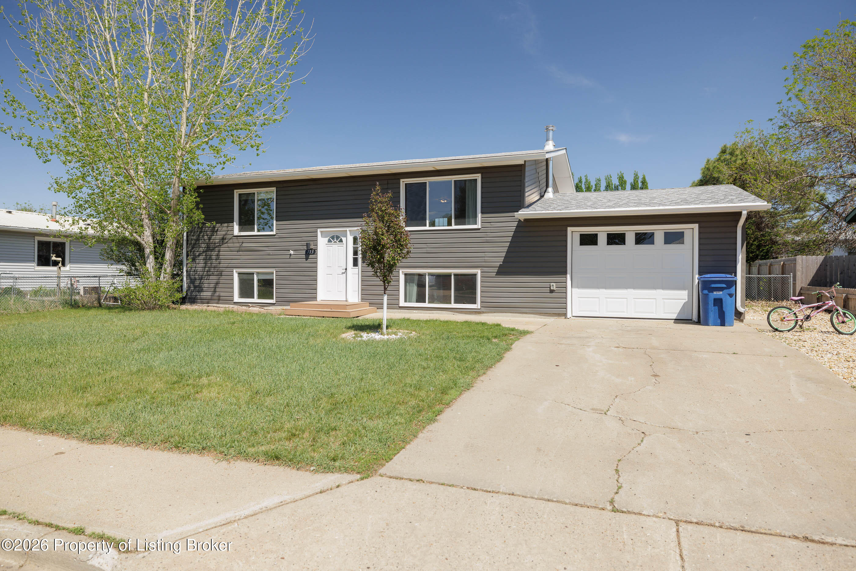 713 2nd Avenue SE, Dickinson, ND 58601