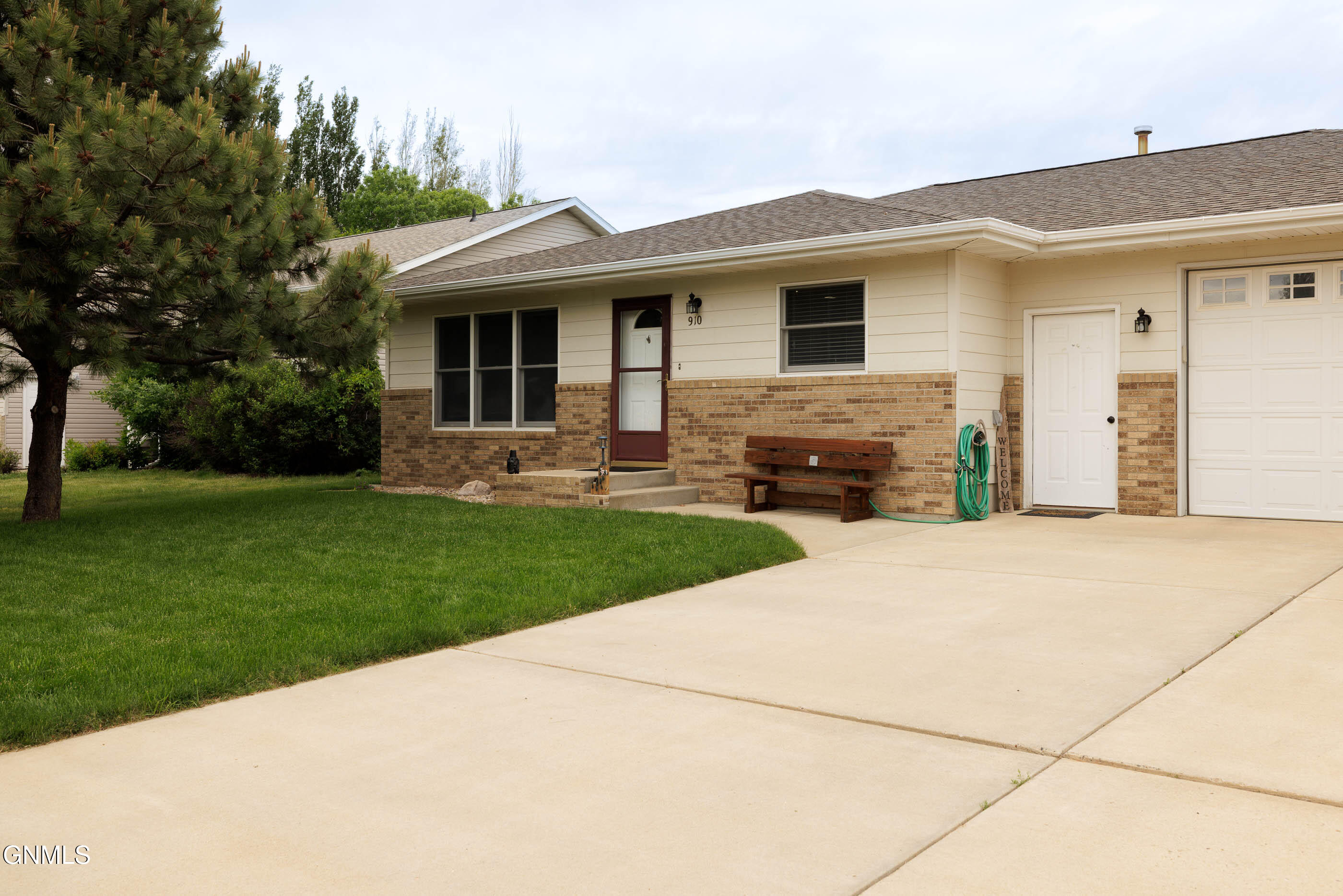 910 20th Street W, Dickinson, ND 58601