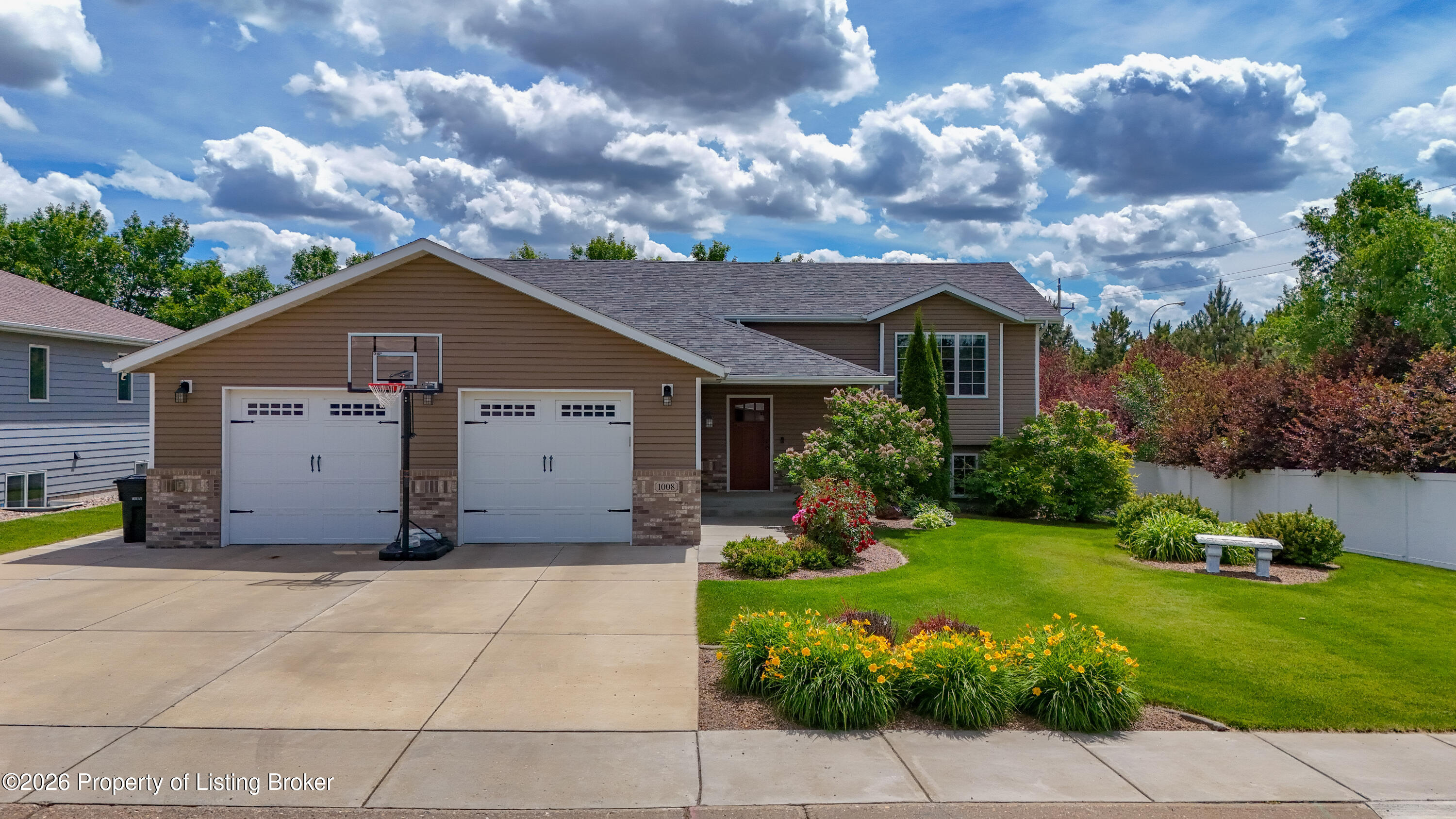 1008 12th Street E, Dickinson, ND 58601
