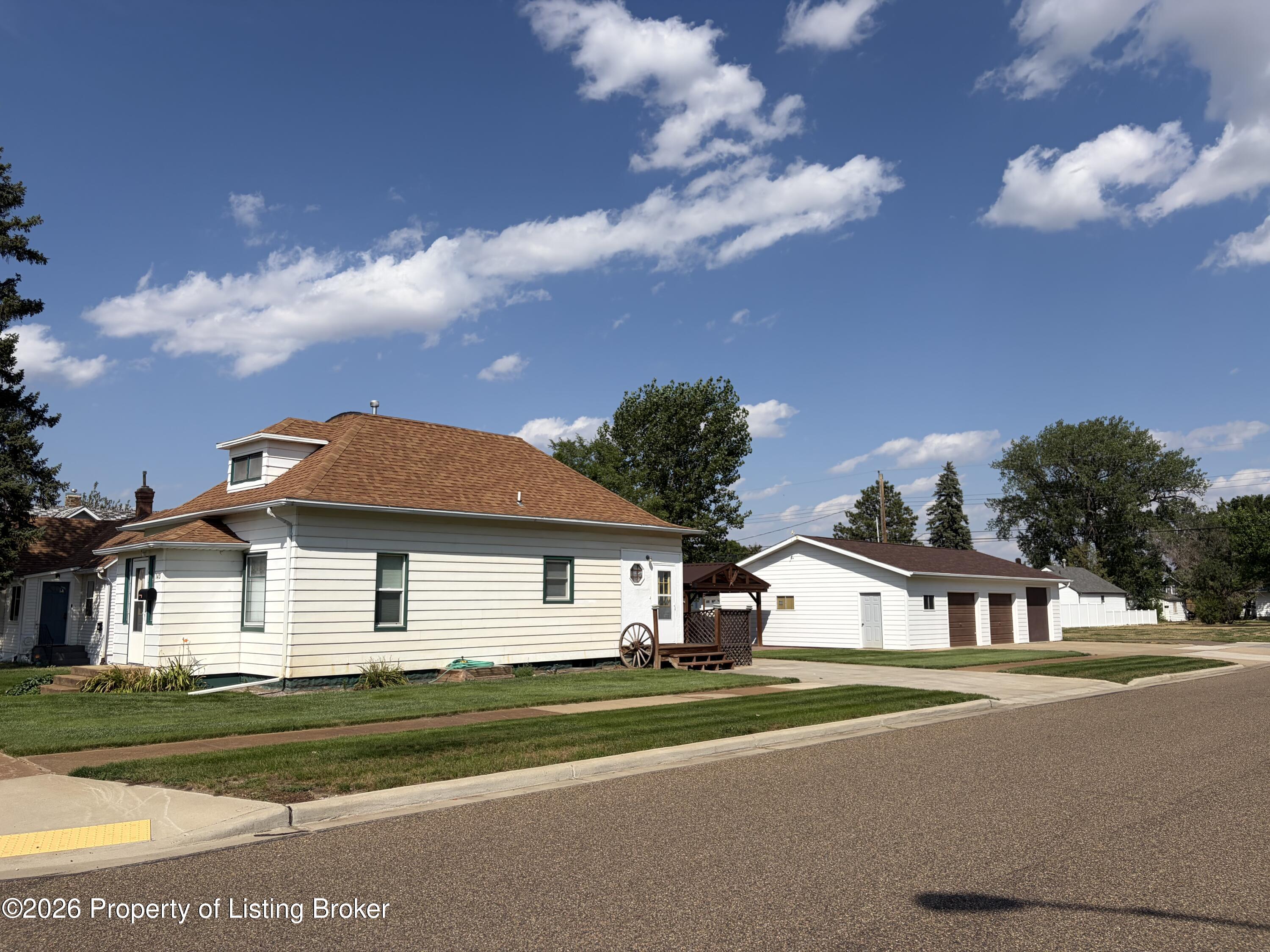 143 2nd Avenue SW, Dickinson, ND 58601