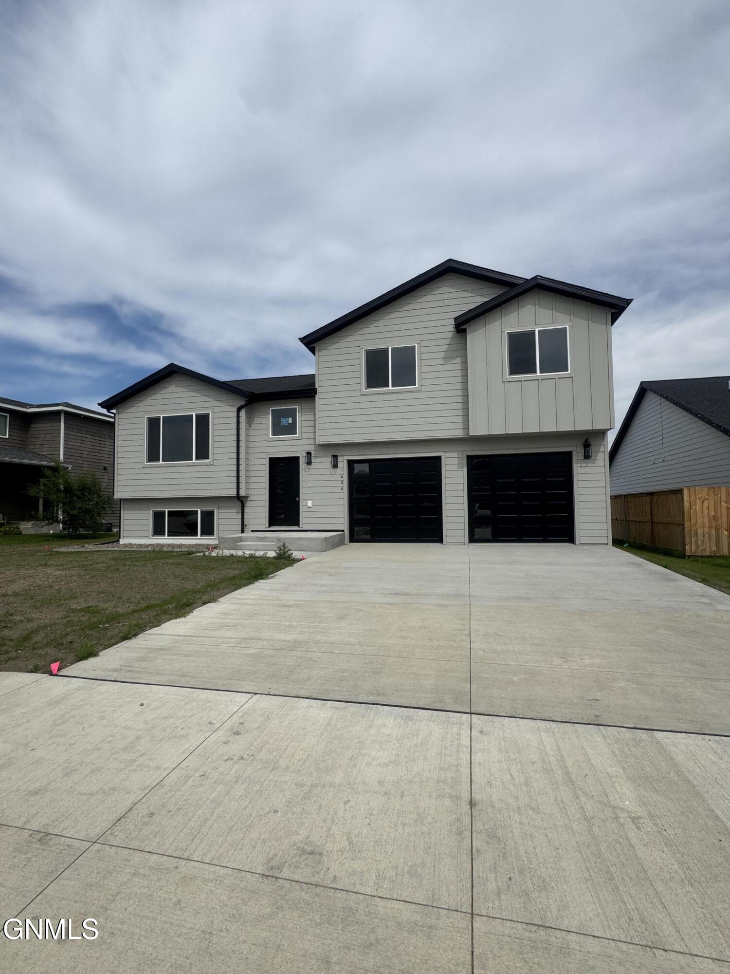 1206 9th Street SW, Watford City, ND 58854