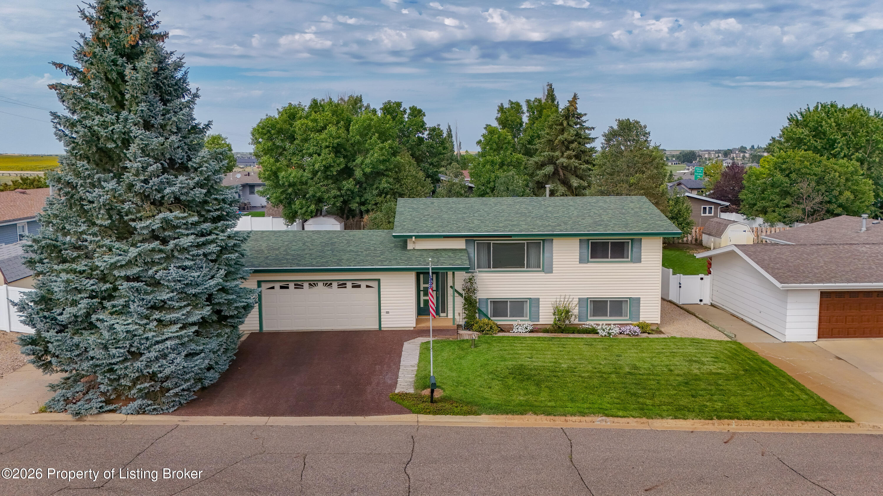 1570 12th Street W, Dickinson, ND 58601