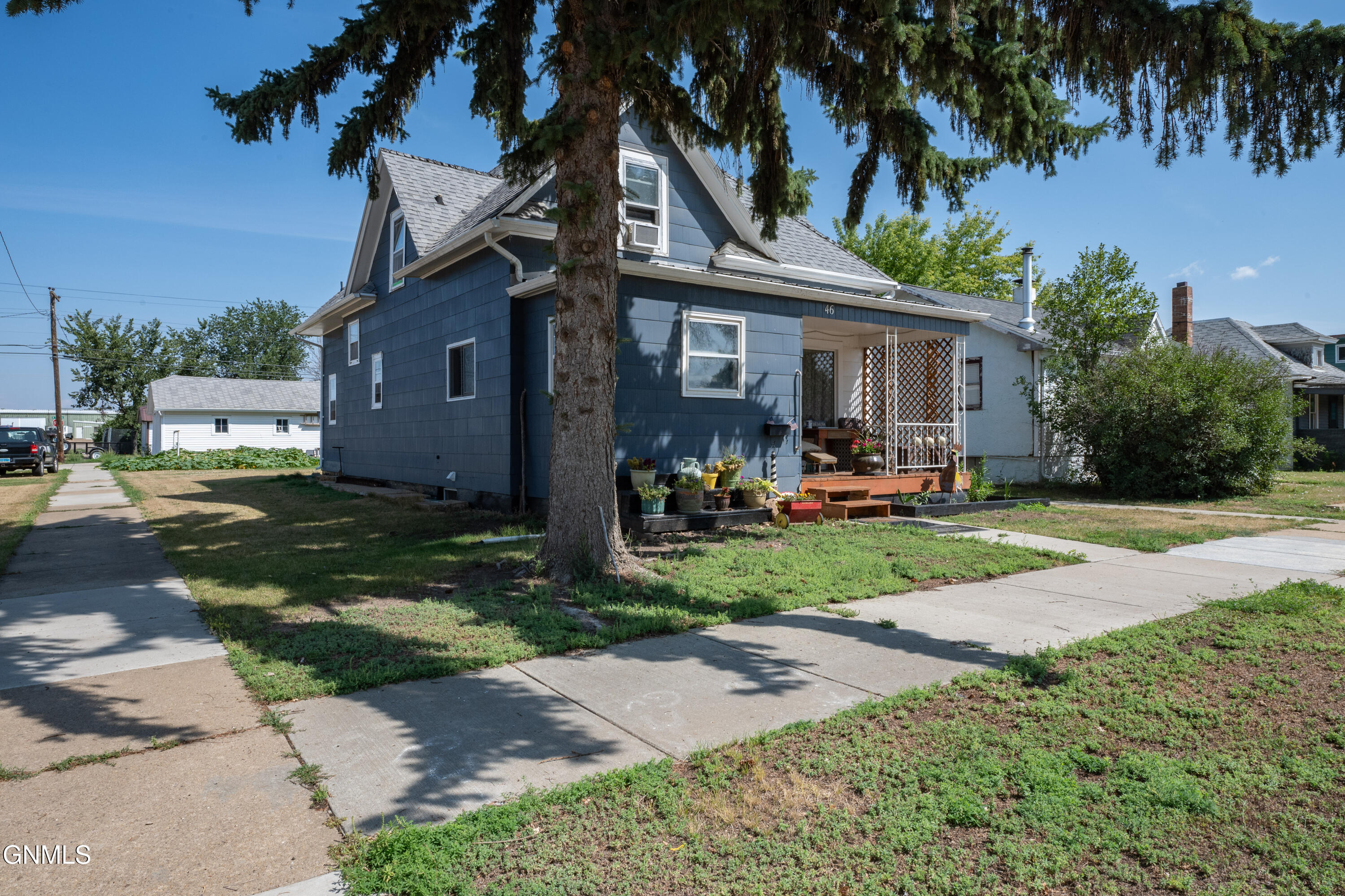 46 1st Street SW, Dickinson, ND 58601