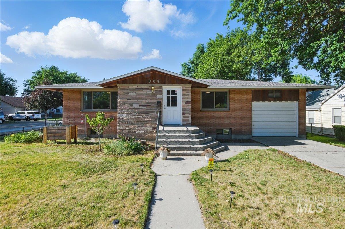 303 W Pine Ave, Meridian ID 83642
