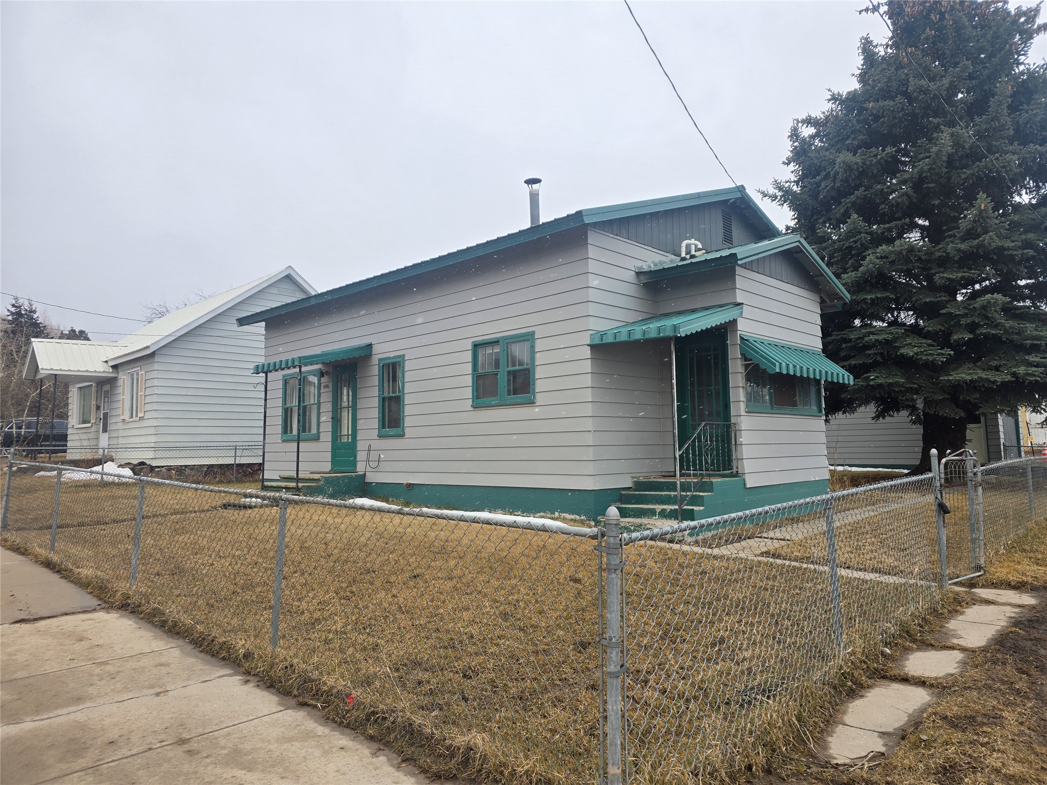 506 W Broadway Street