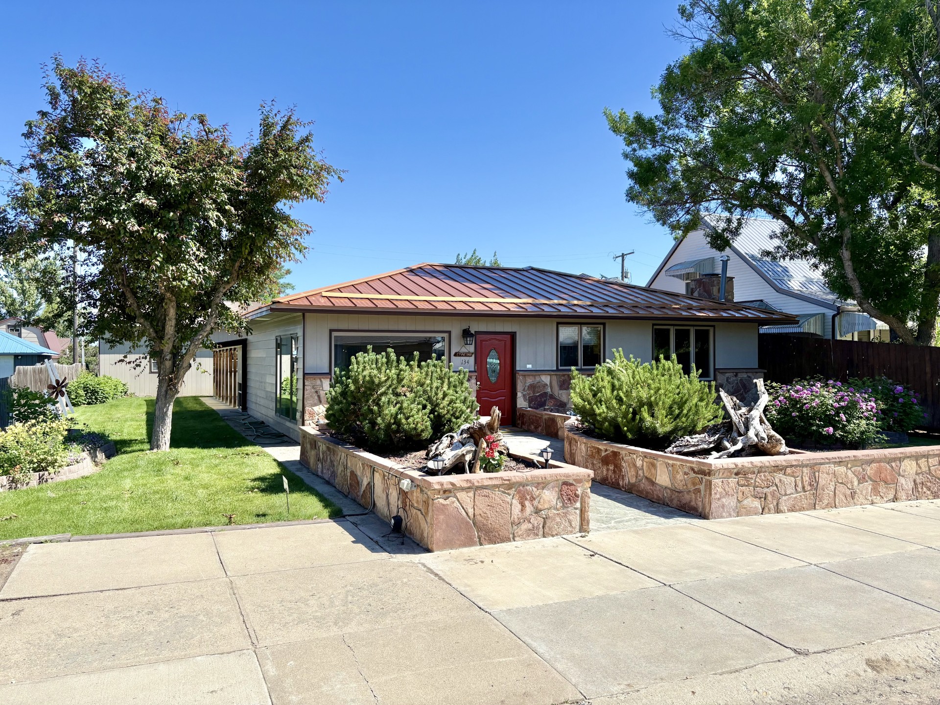 134 W Quincy Avenue