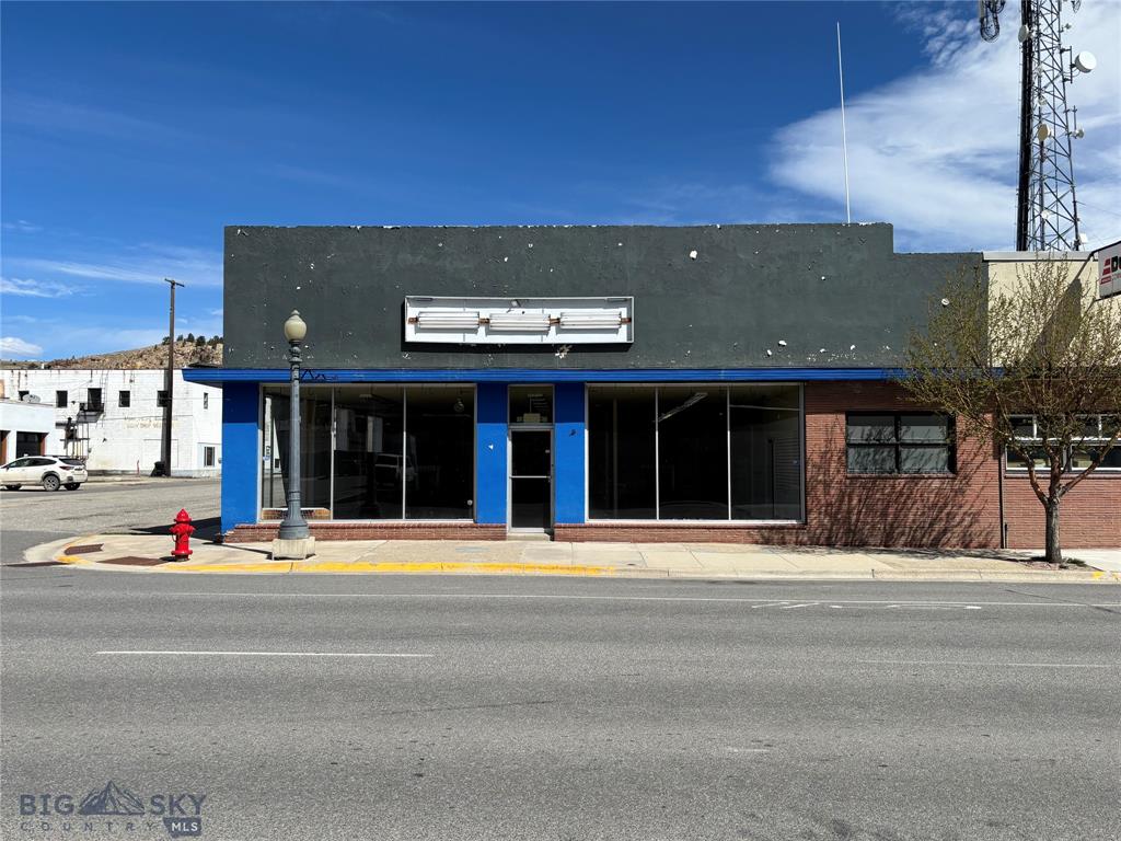 200 E Commercial