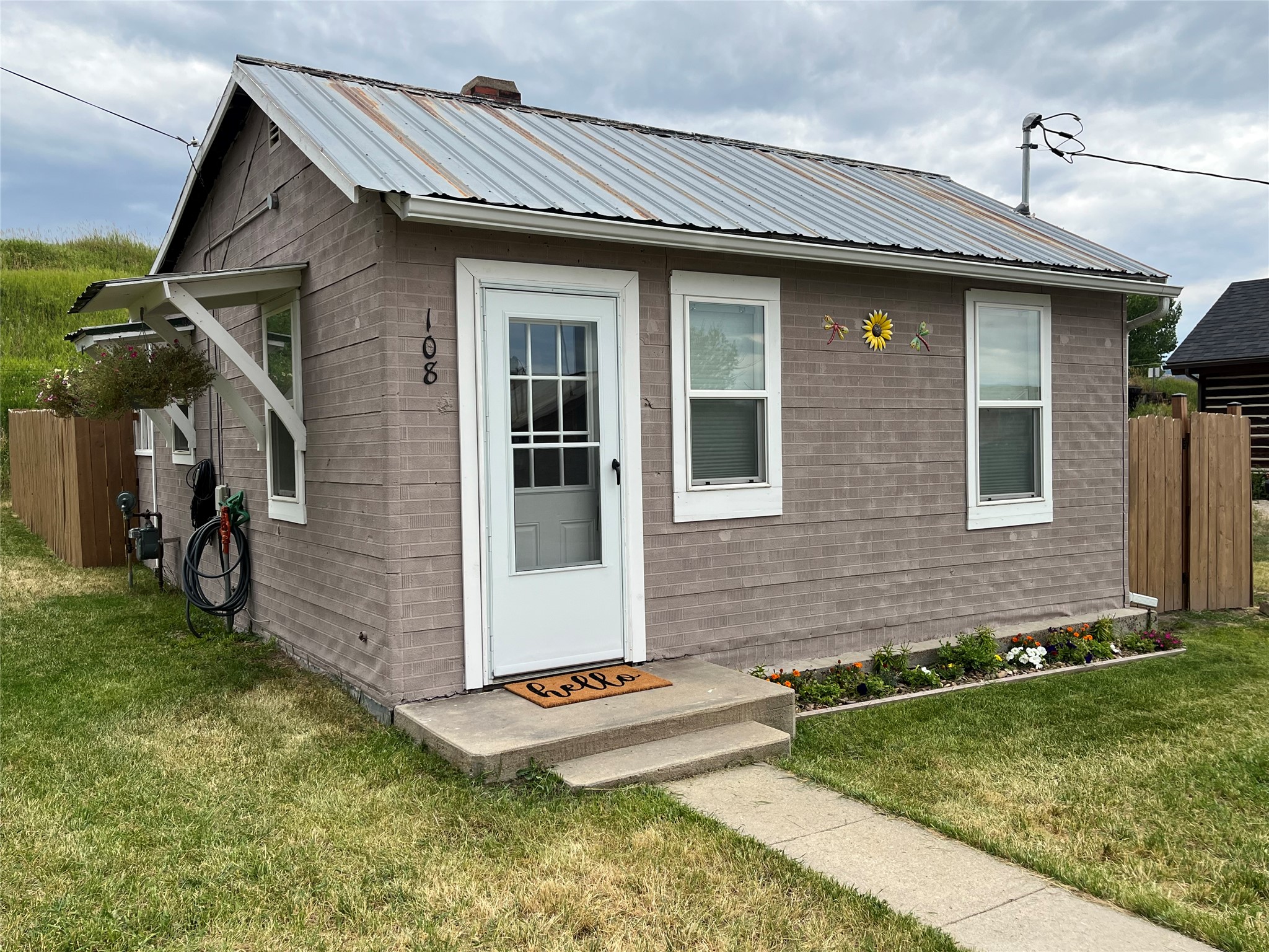 108 E Hickey Street