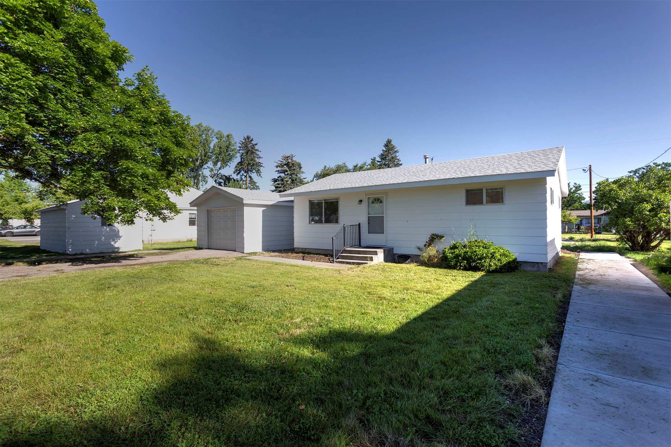 2250 S 9th Street W