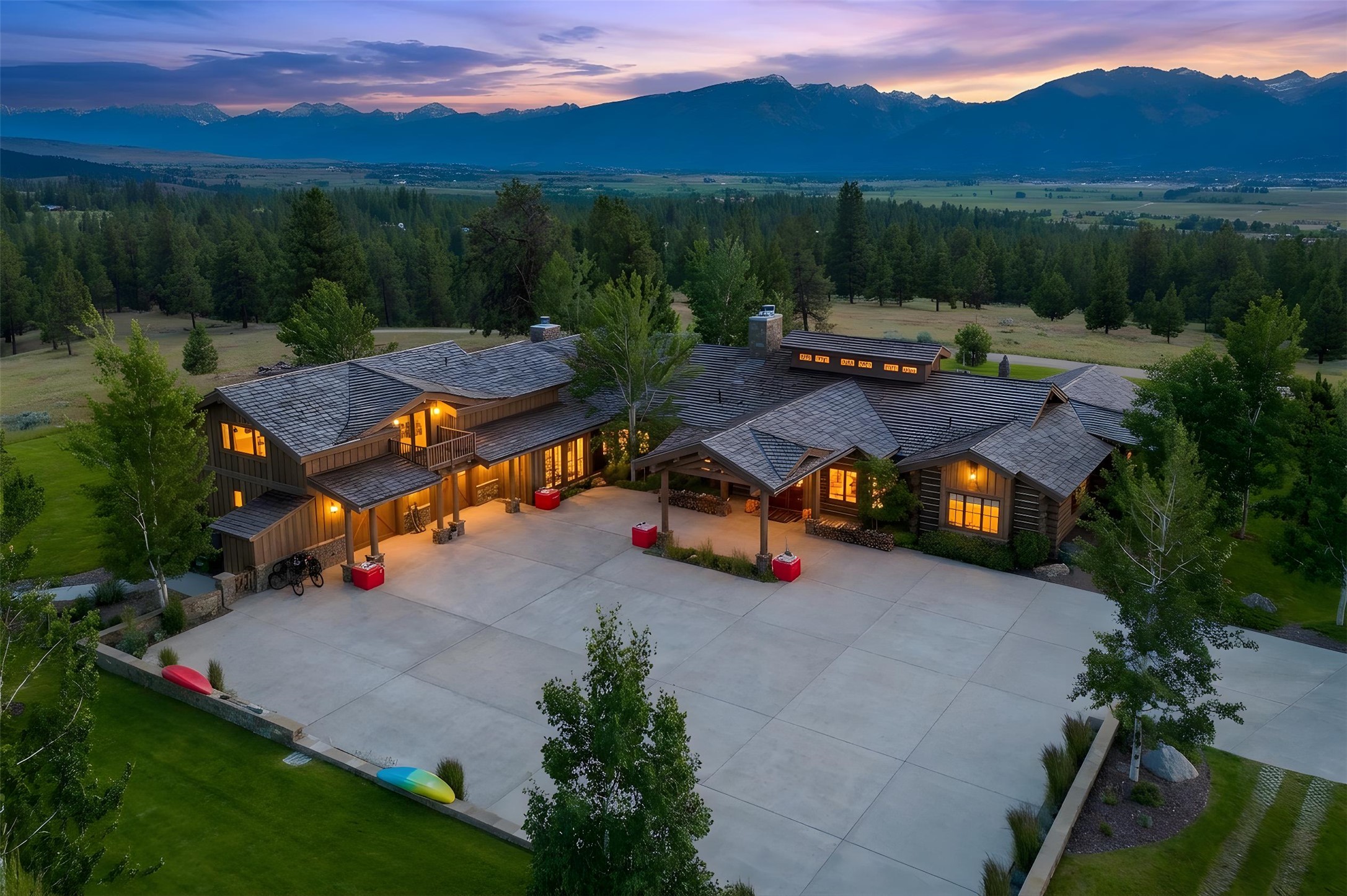 799 Lord Byron Trail