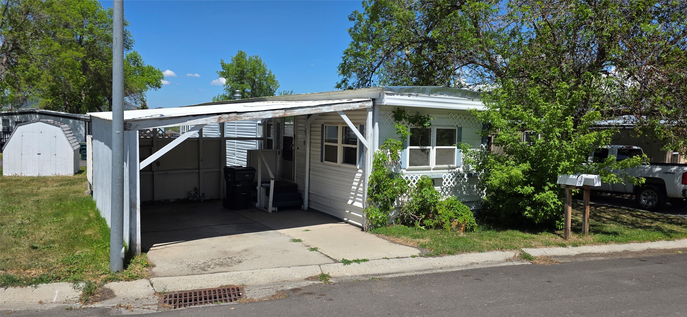 1805 Joslyn Street 73