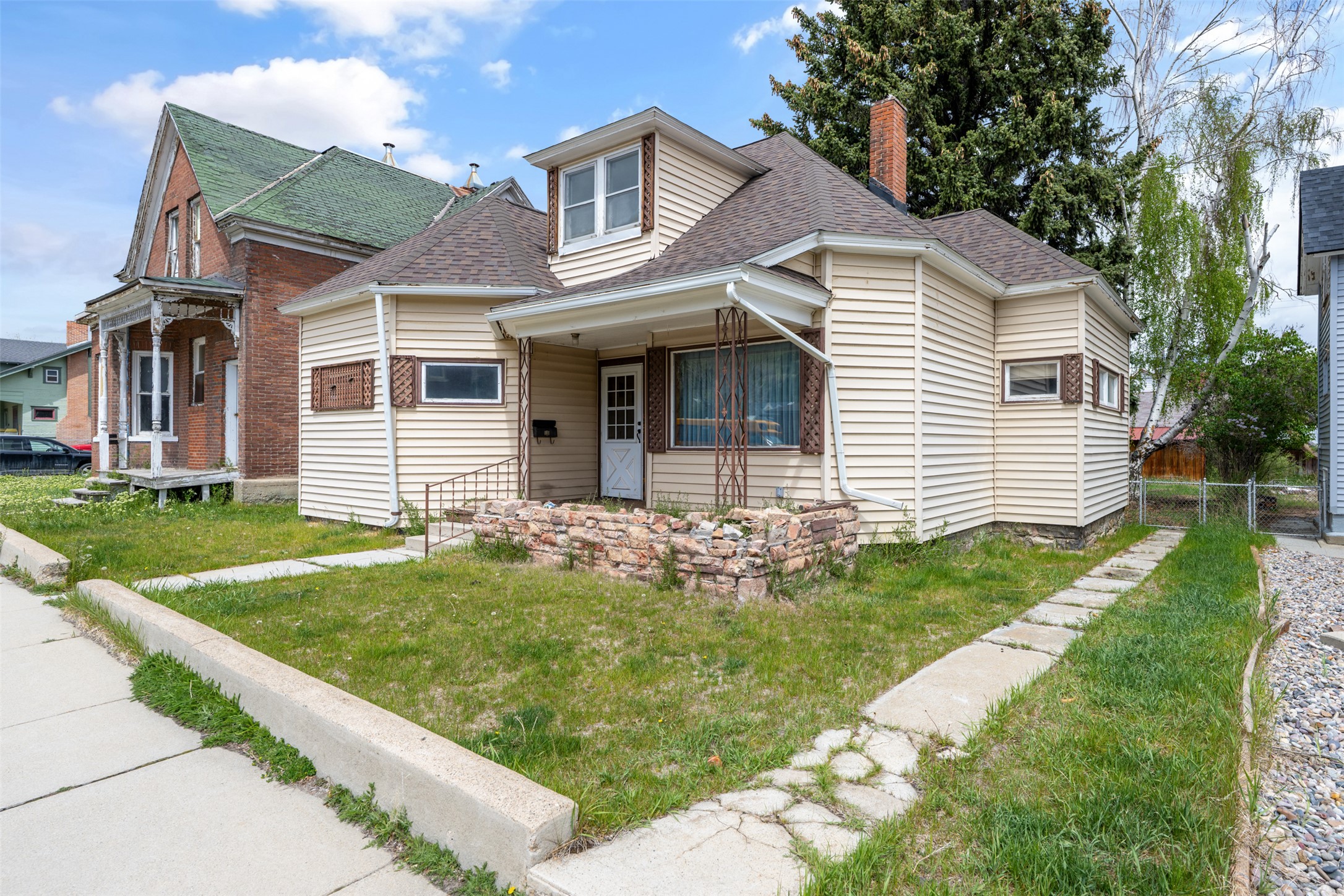 318 W 4th Street
