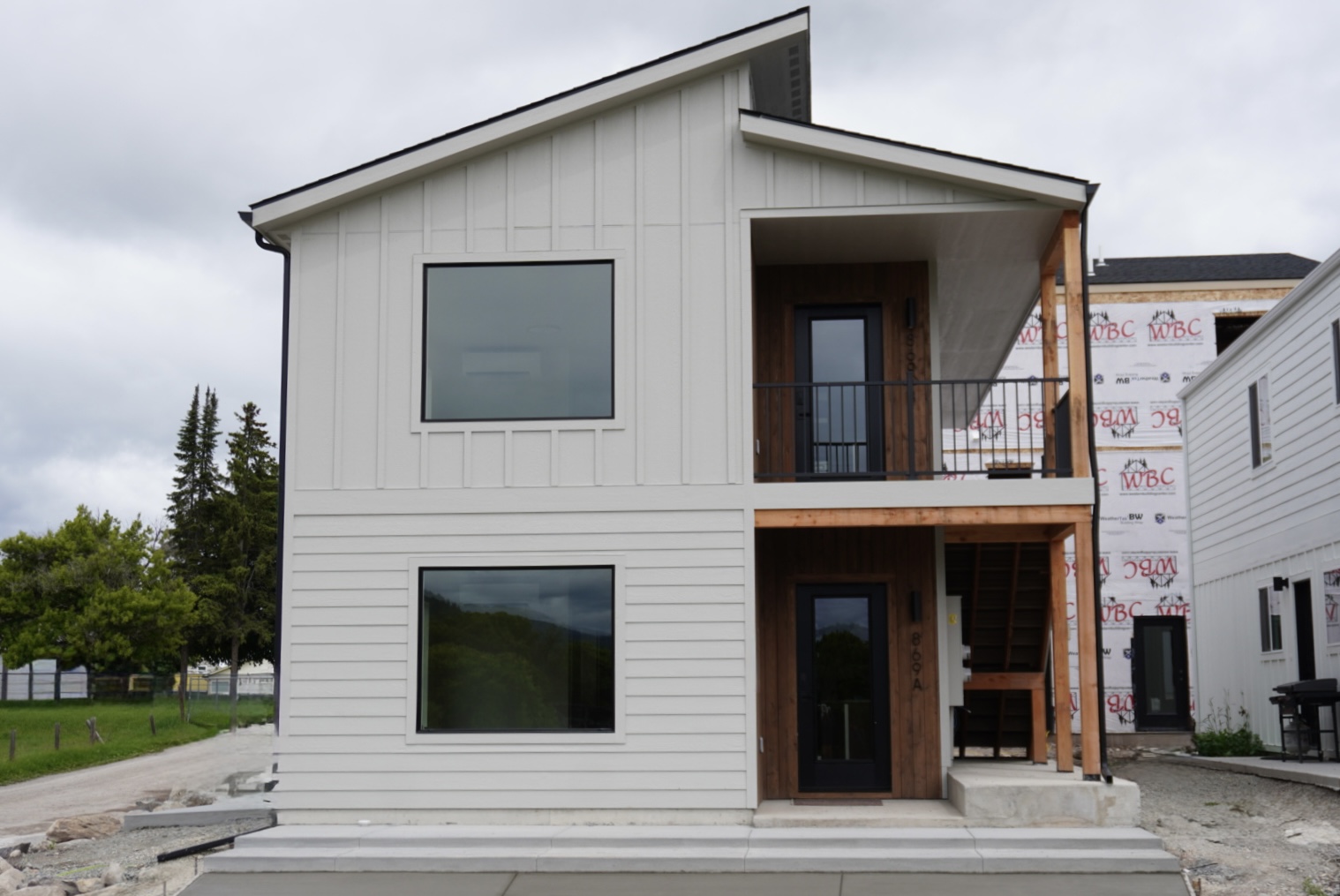 869 9th Street W