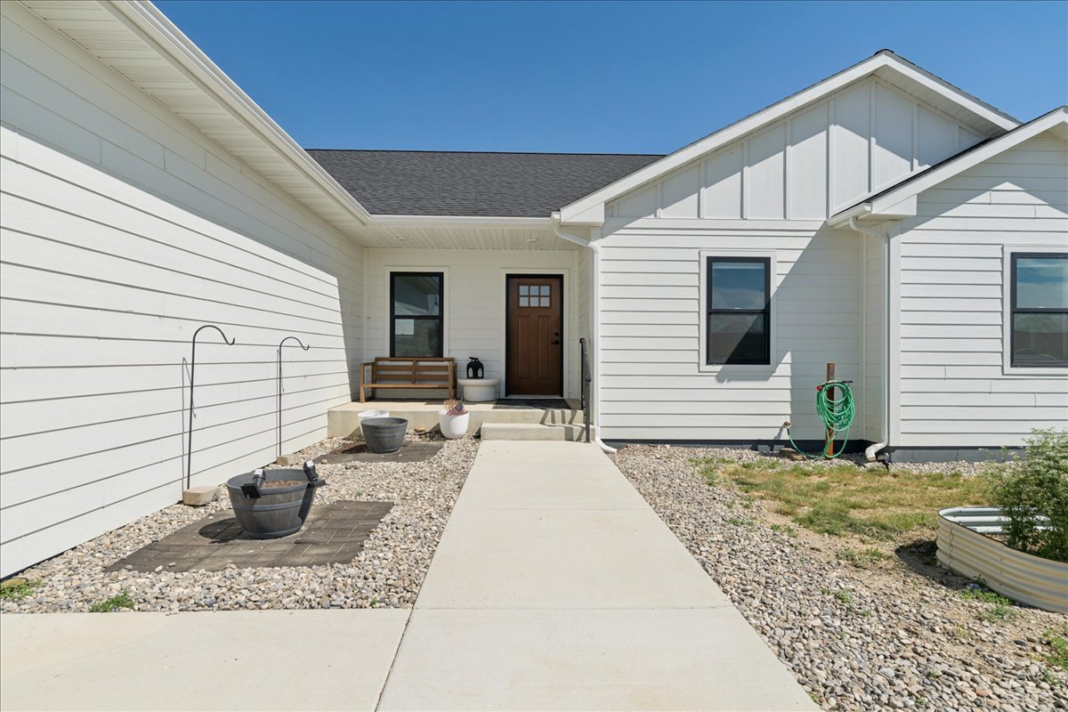 1002 4th Lane NE