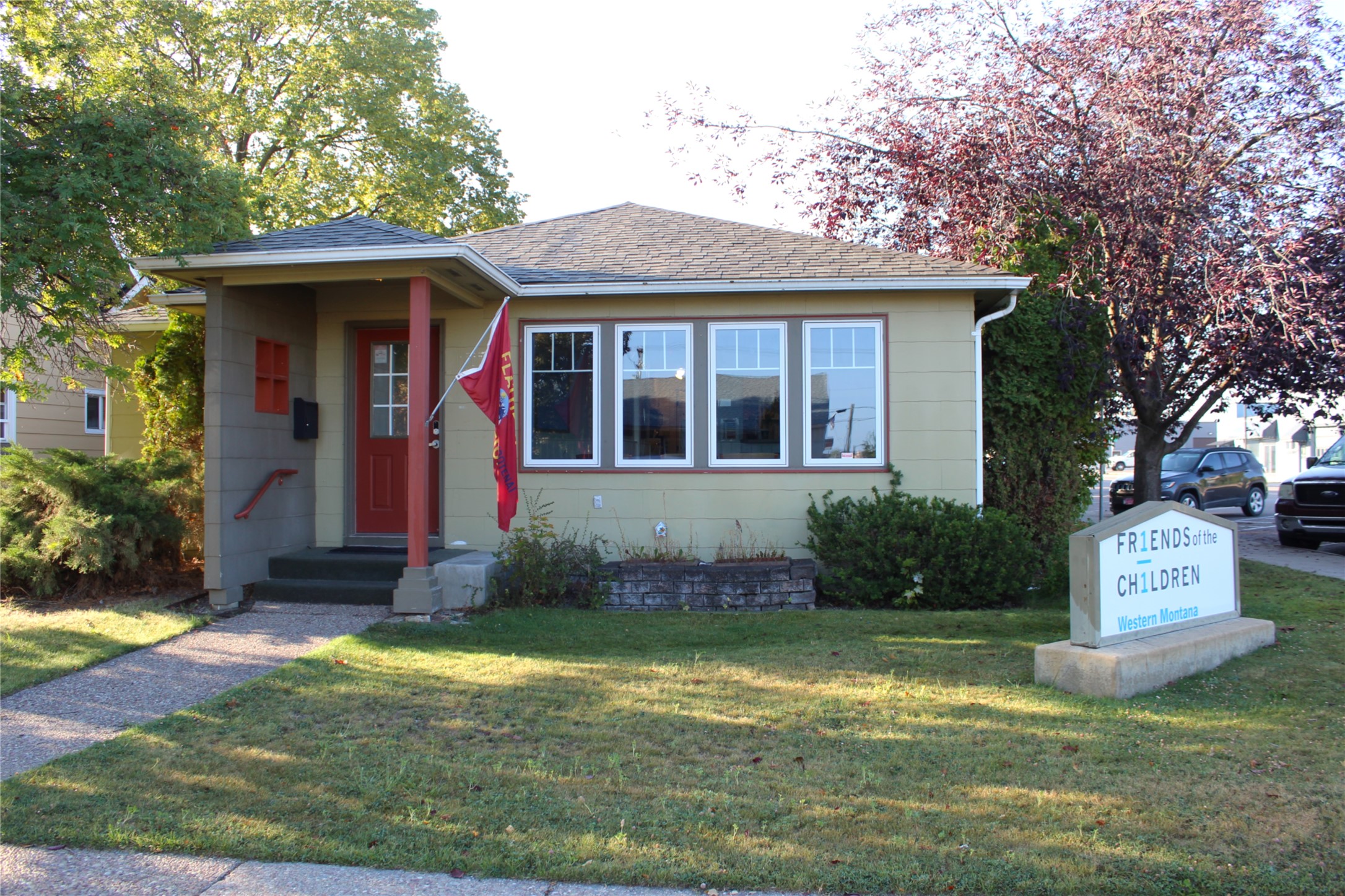 2 6th Avenue E