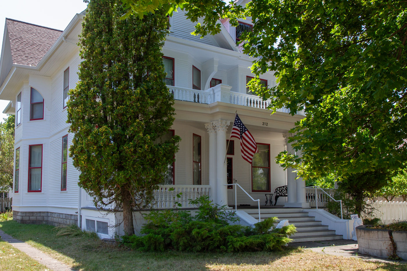 212 3rd Avenue E