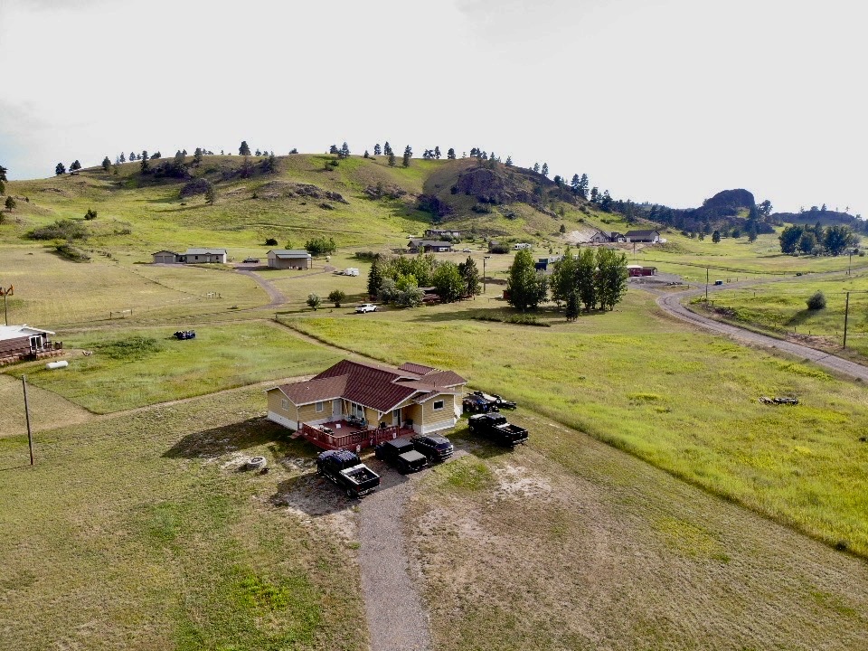 2 Meadowlark Square