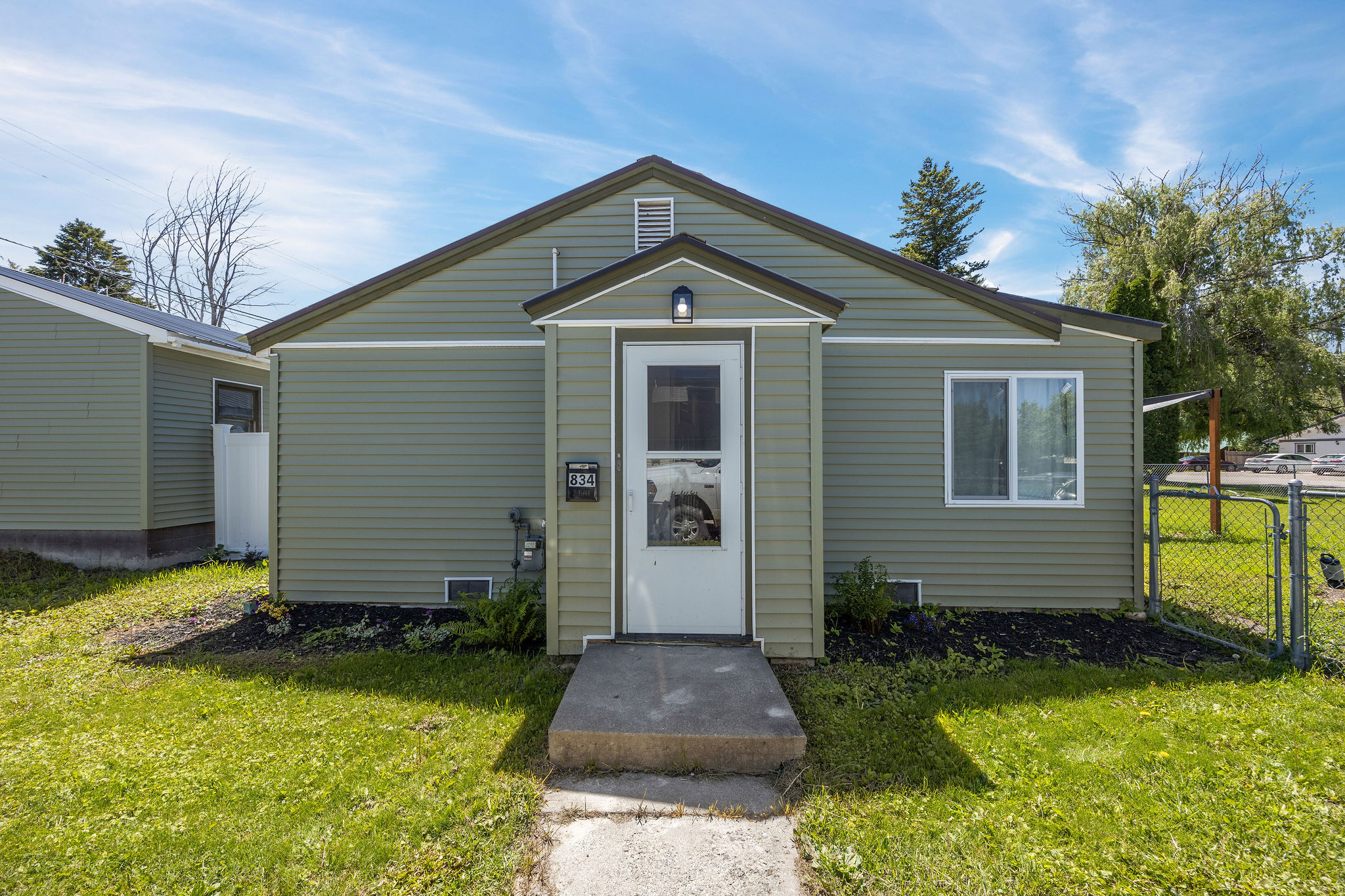 834 2nd Street W