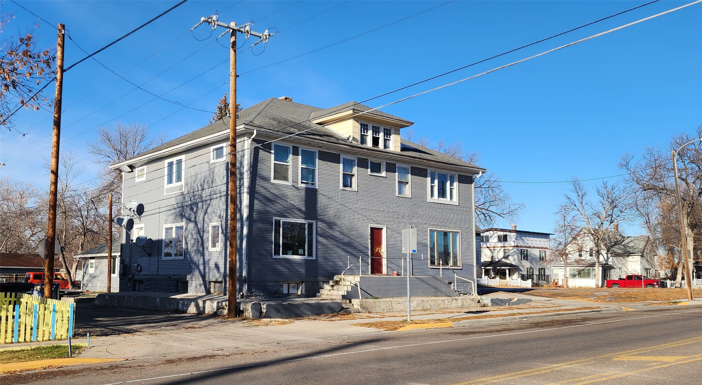 208 9th Street S