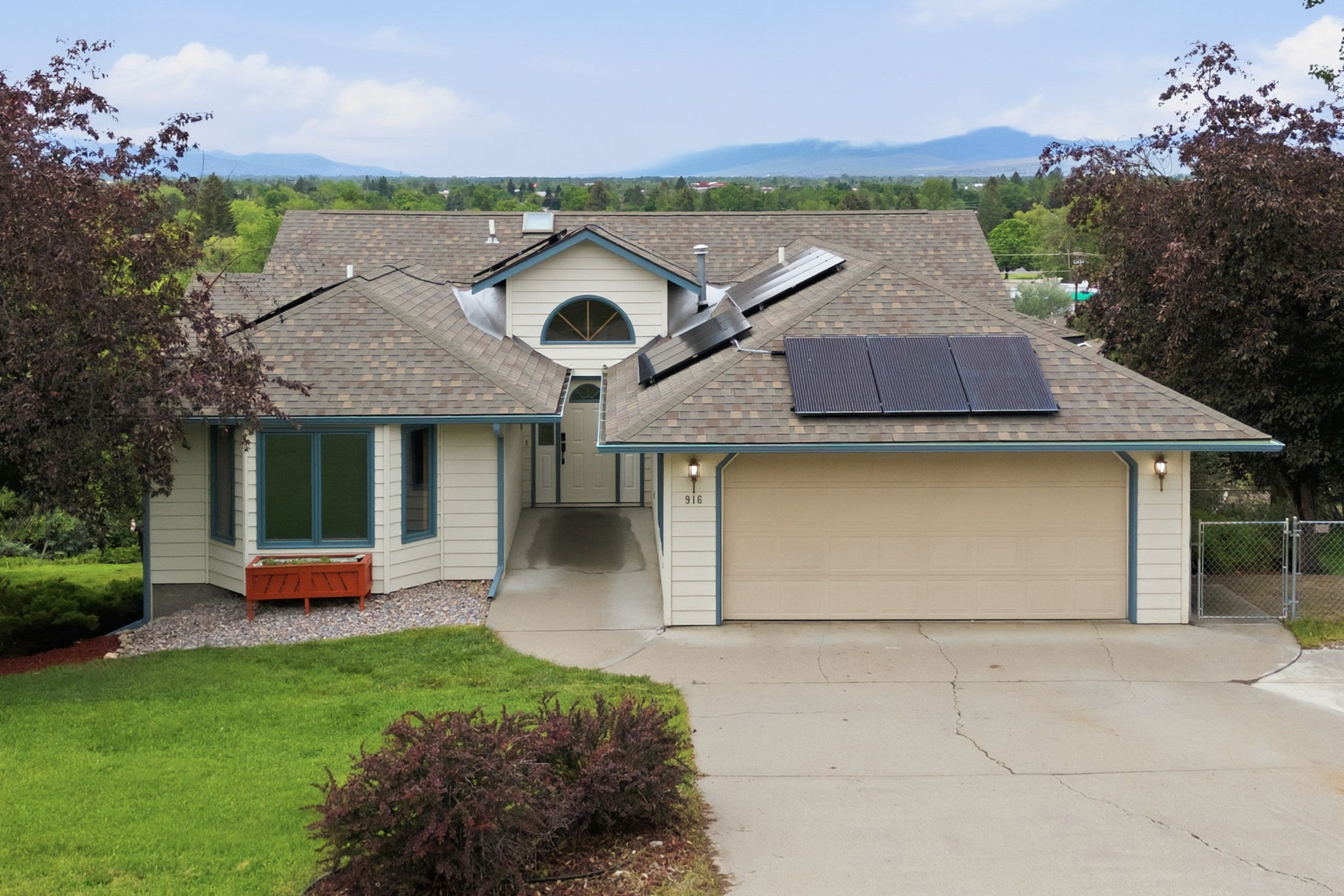916 Simons Drive