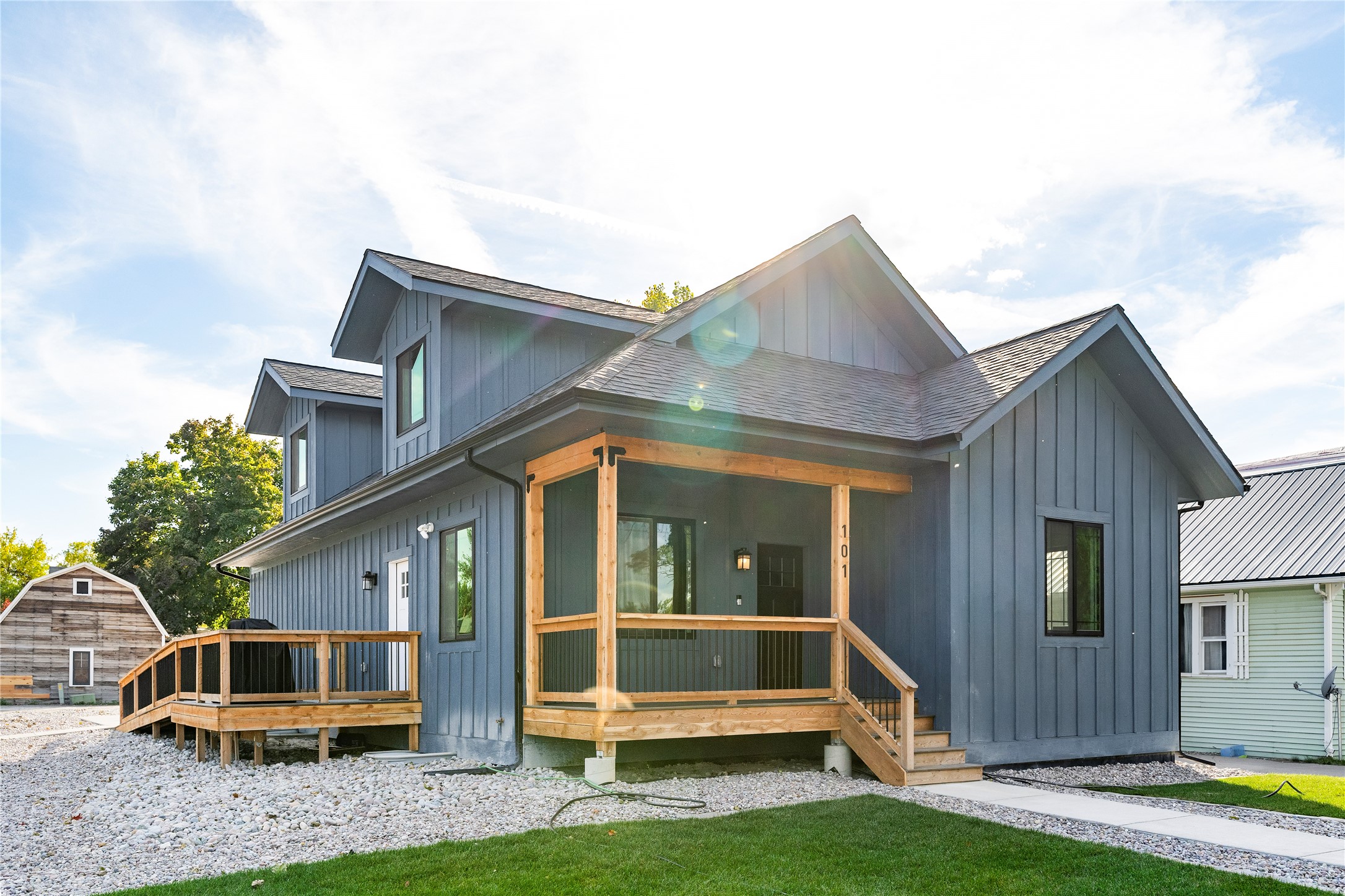101 4th Avenue W