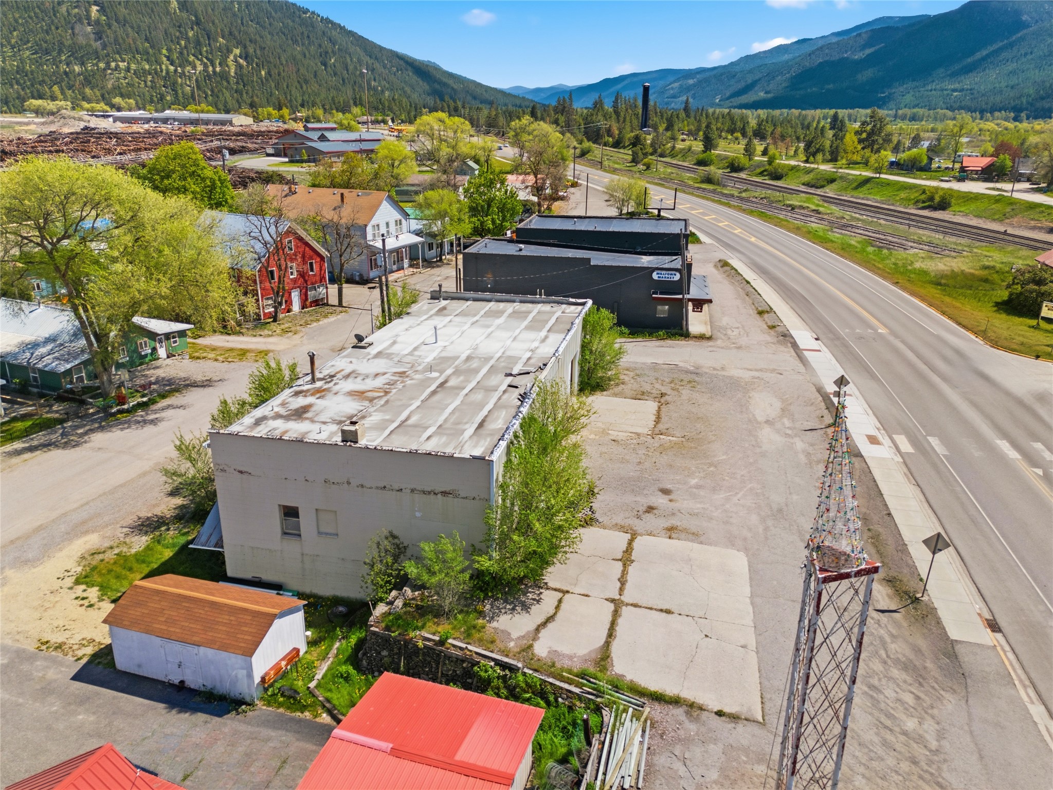 8280 Hwy 200 E