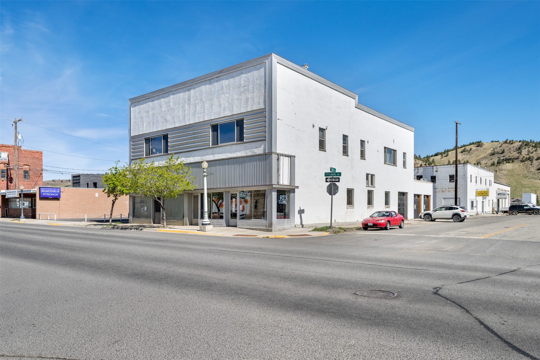 124 E Commercial Avenue