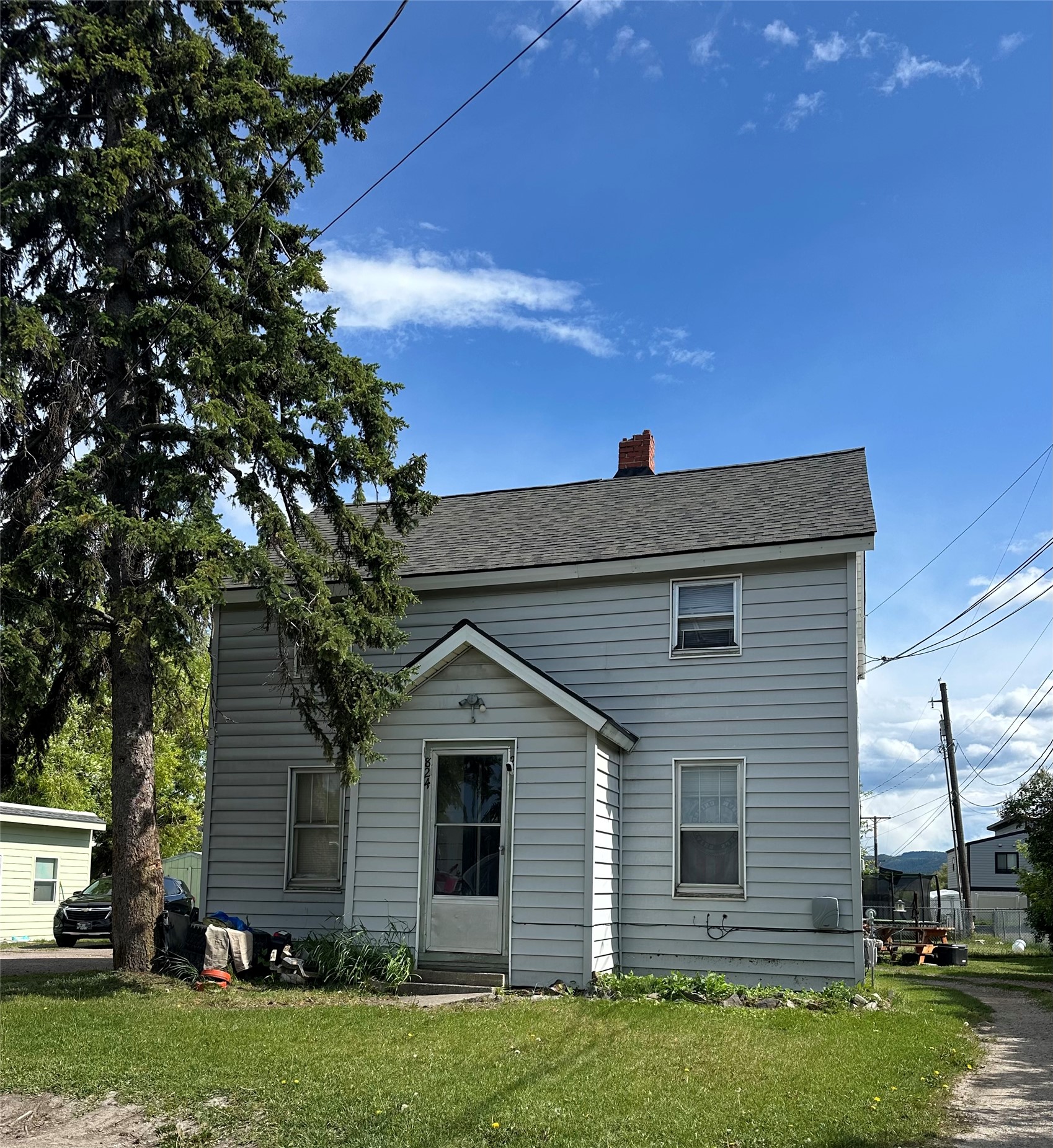 824 8th Street W