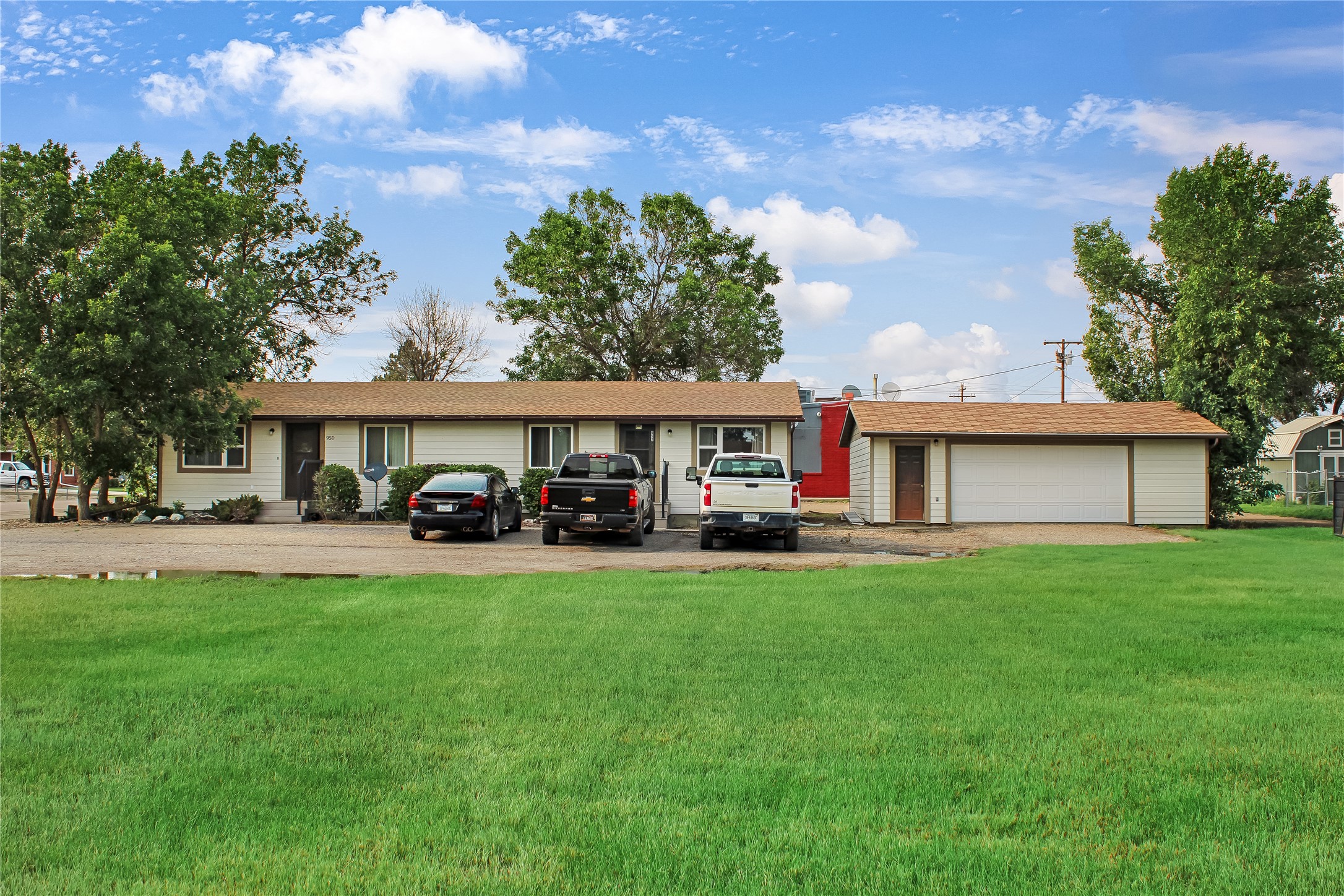 950, 946, 932 Oilfield Avenue