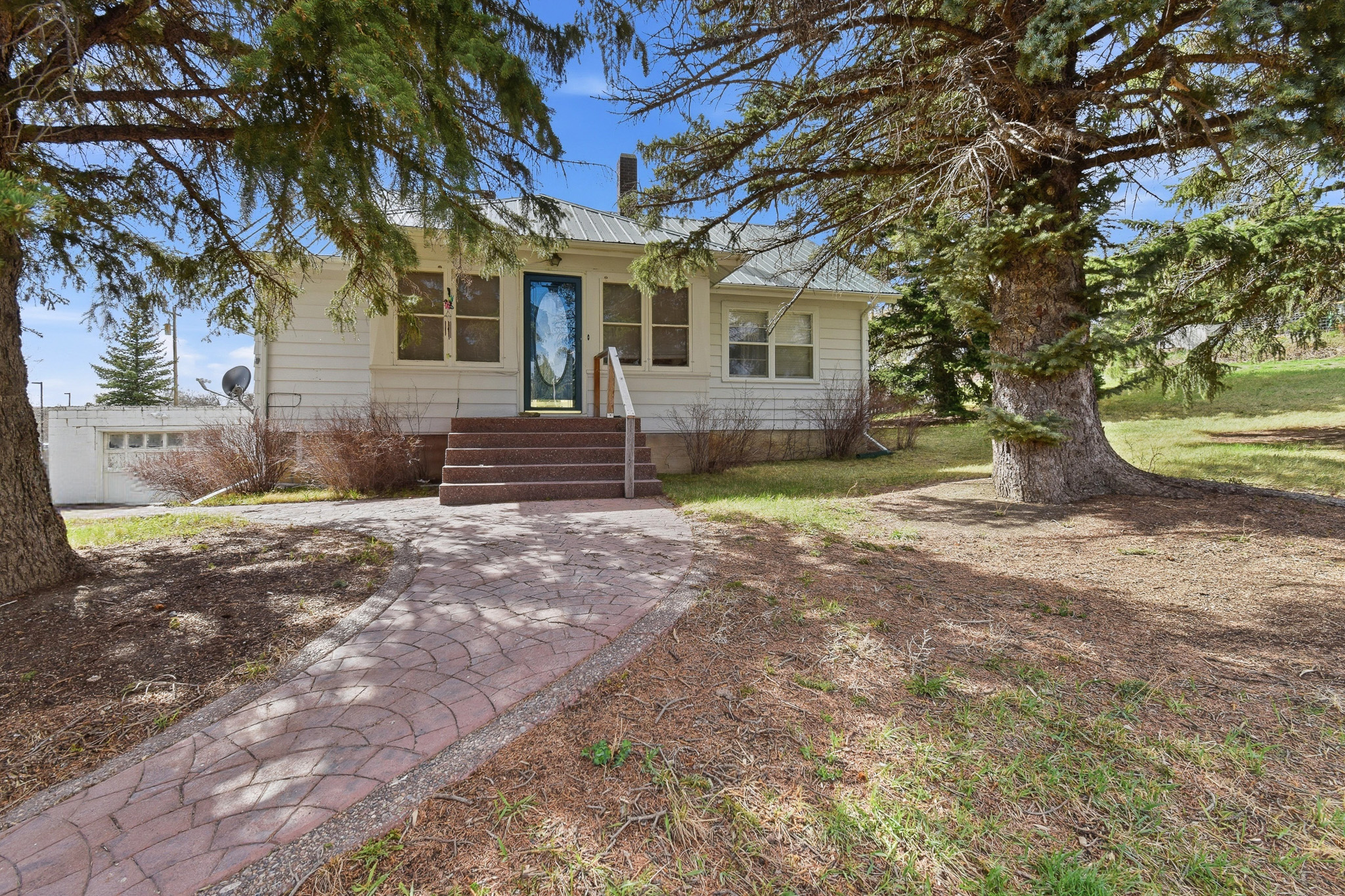 175 Main Street N
