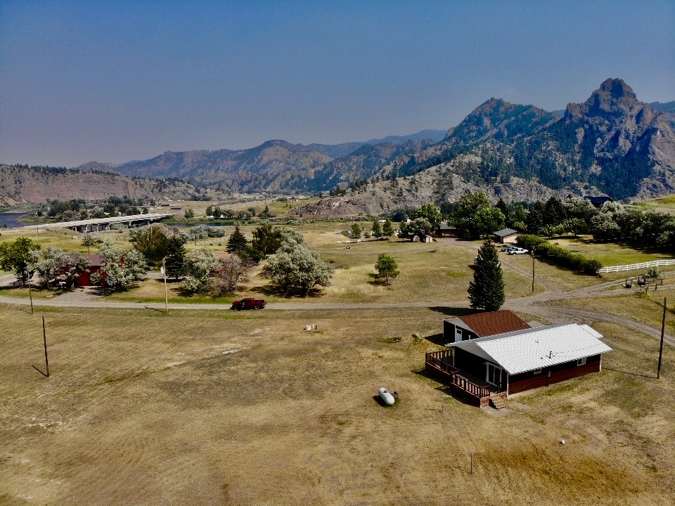 6 Meadowlark Square