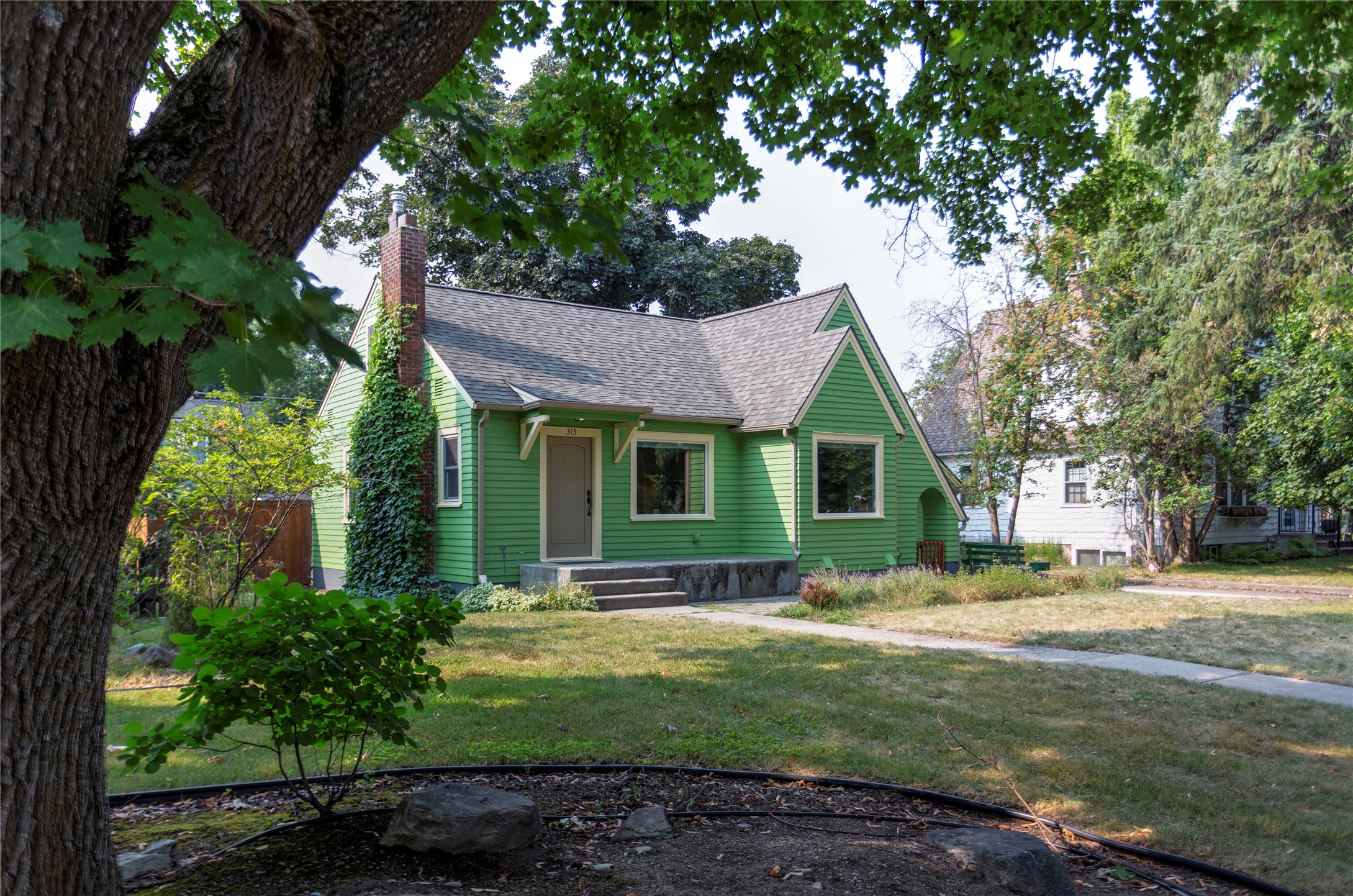 313 Woodworth Avenue