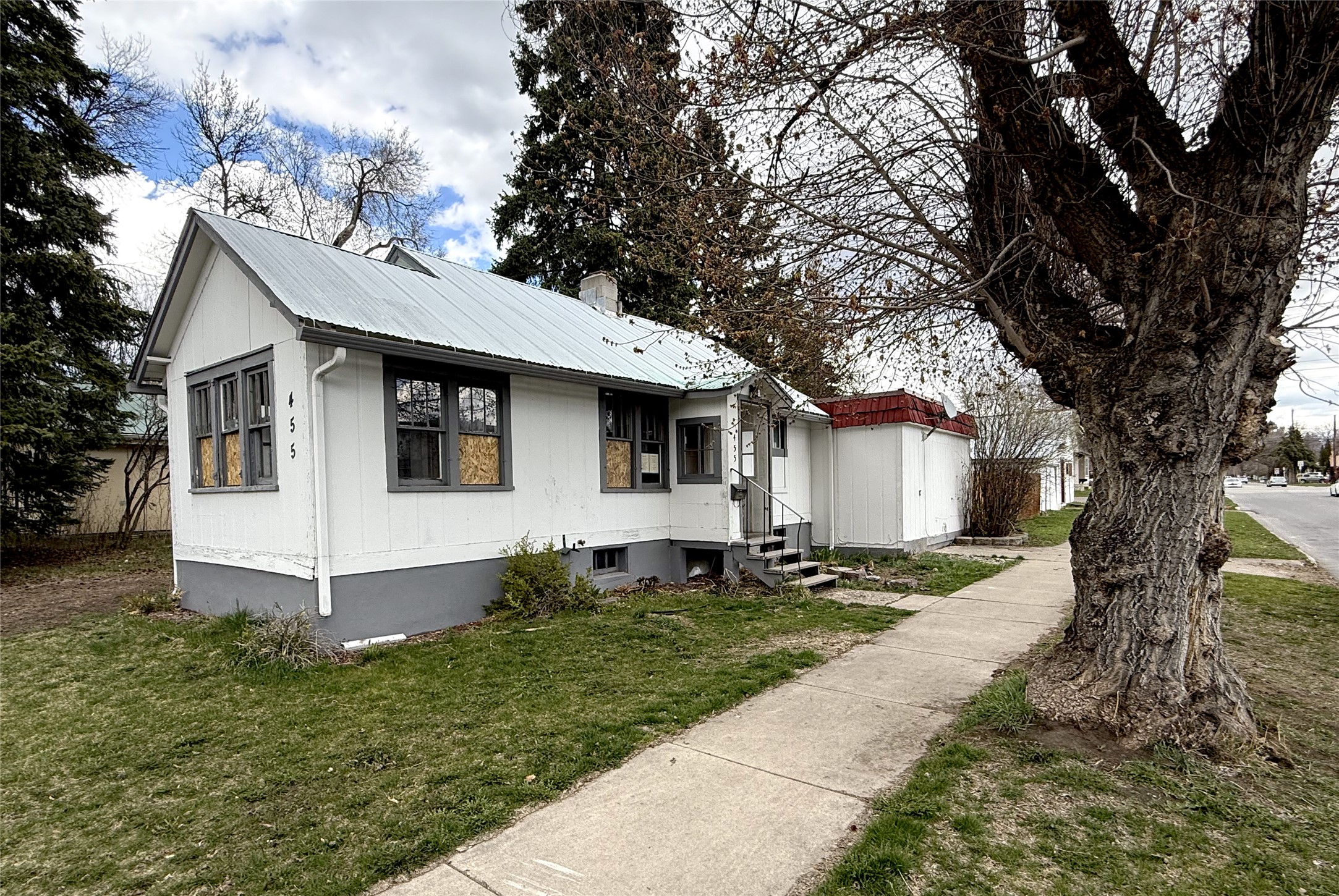 455 1st Avenue West North