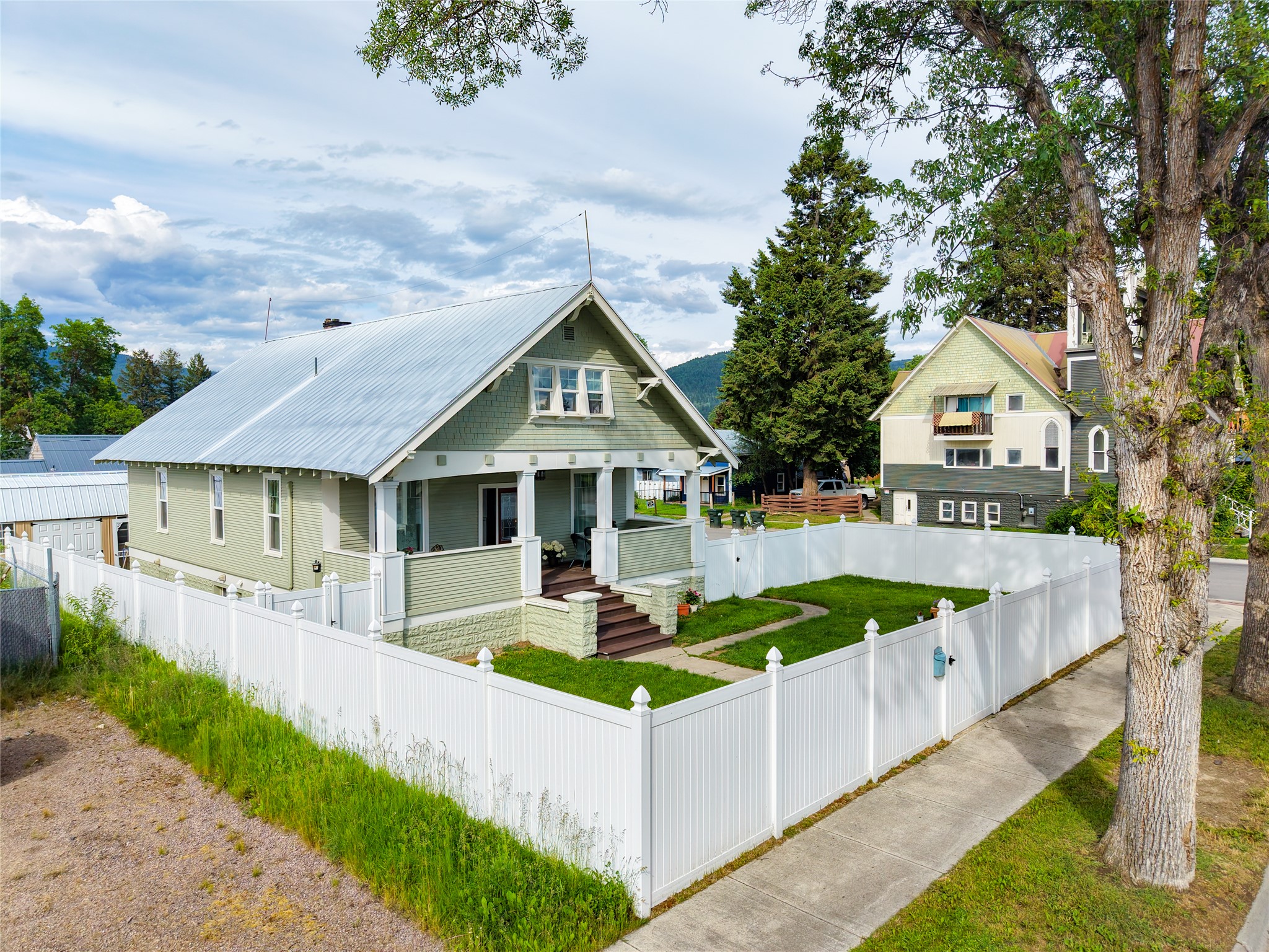 118 E Lincoln Boulevard