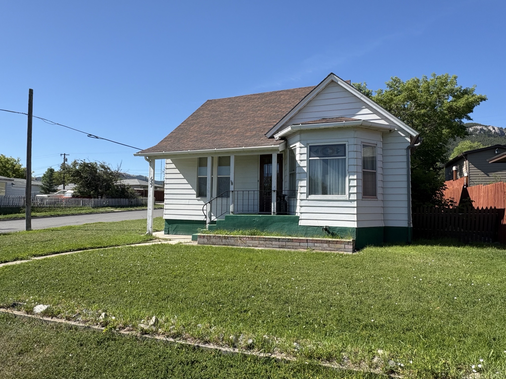 1201 Leslie Avenue