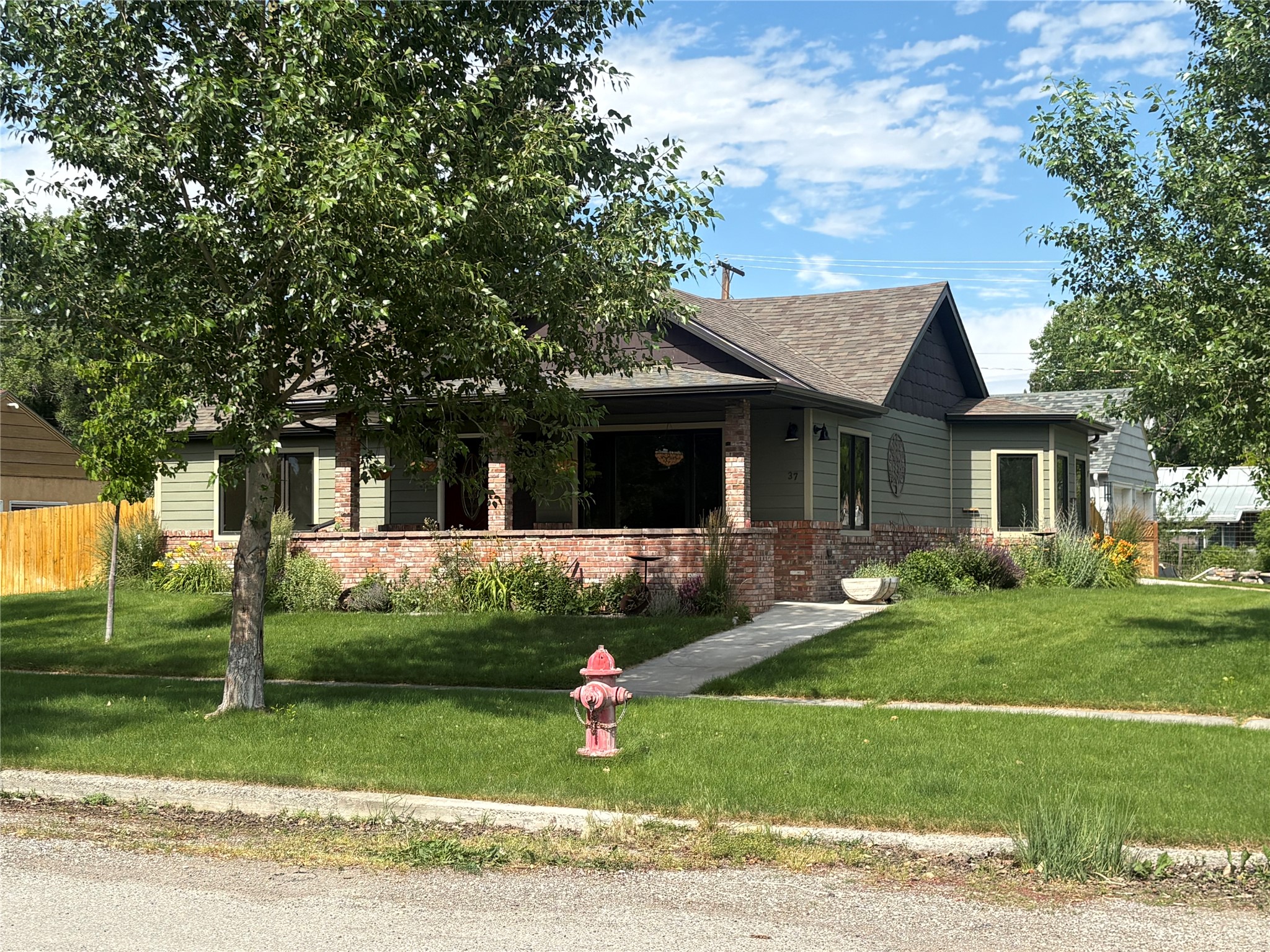 37 4th Avenue SW