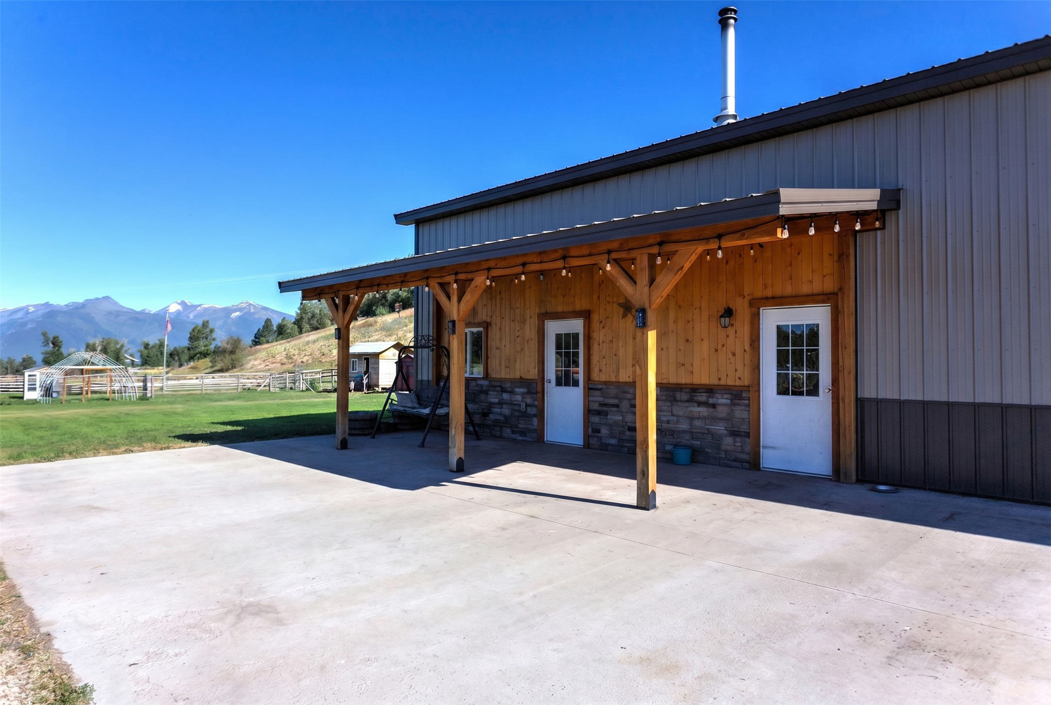 1073 N Burnt Fork Road