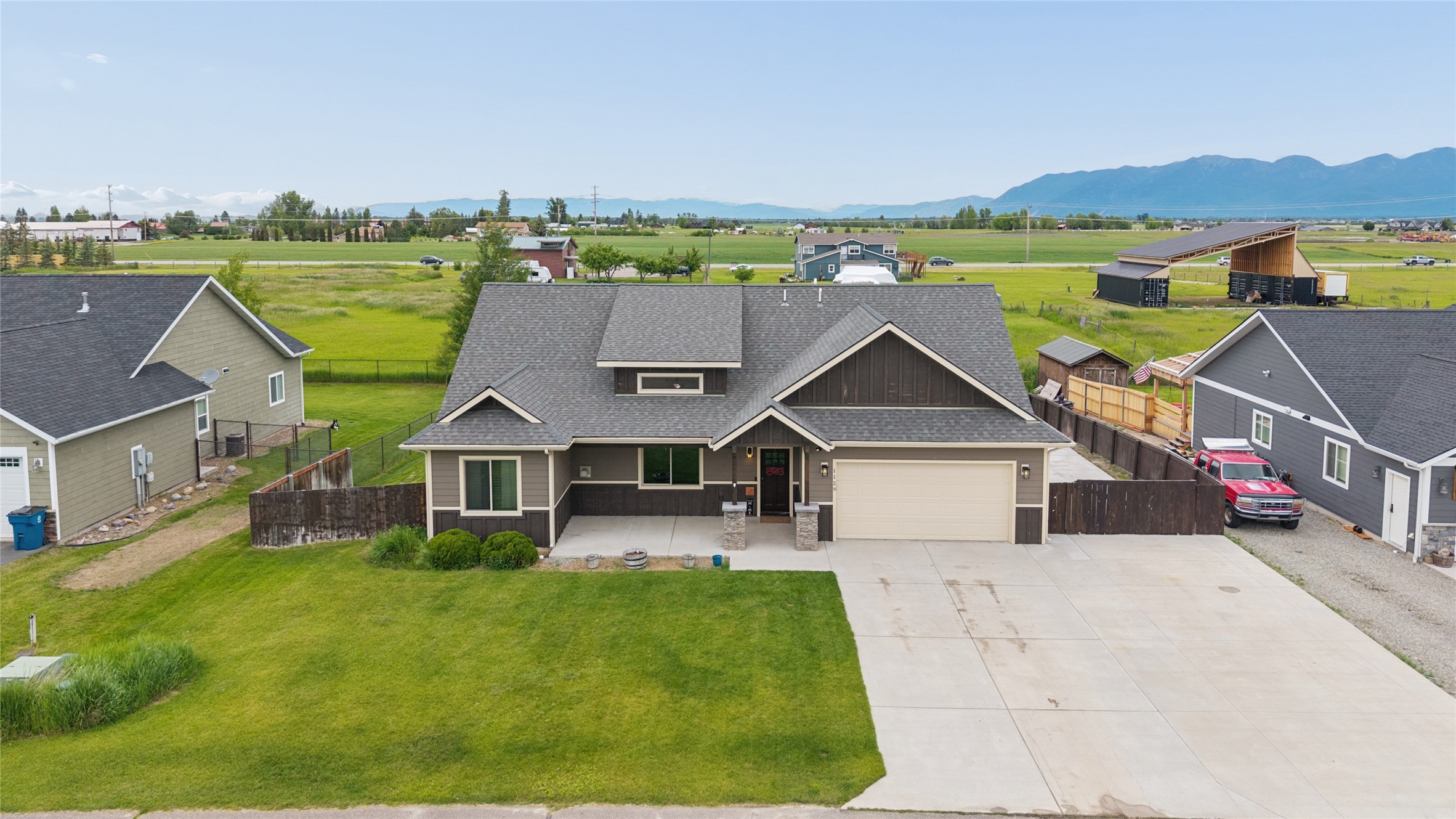 1129 Mackinaw Loop