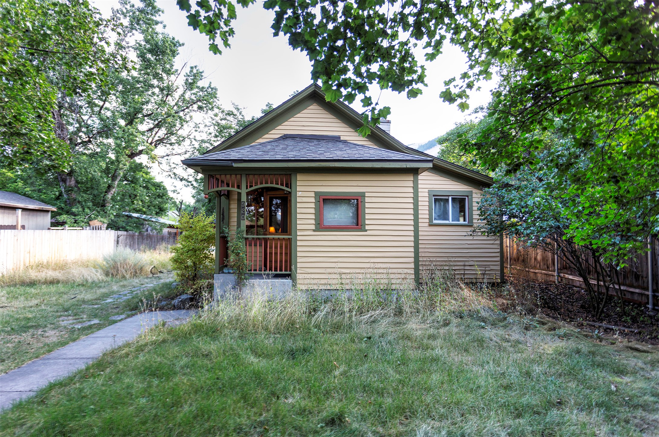 920 Locust Street