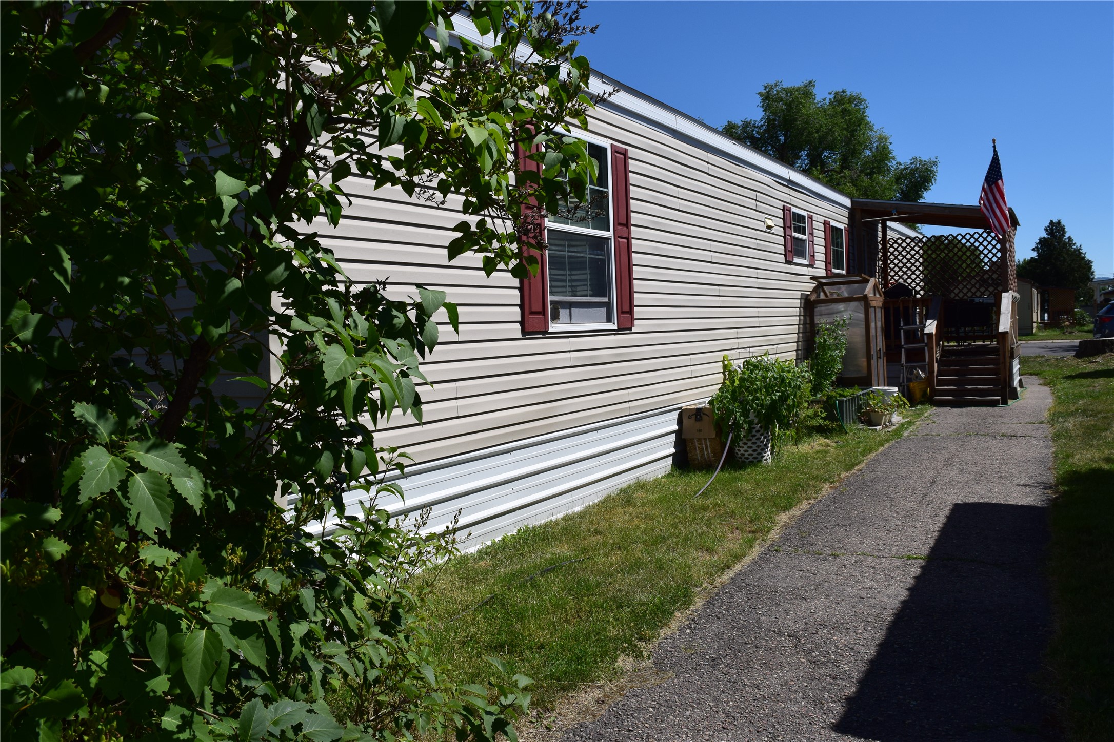 202 N Travois