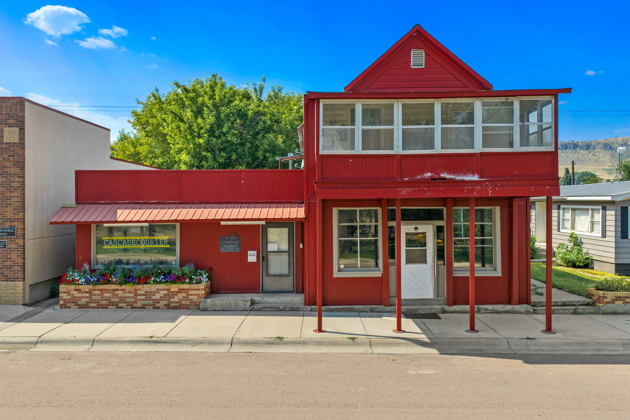 17 Front Street N