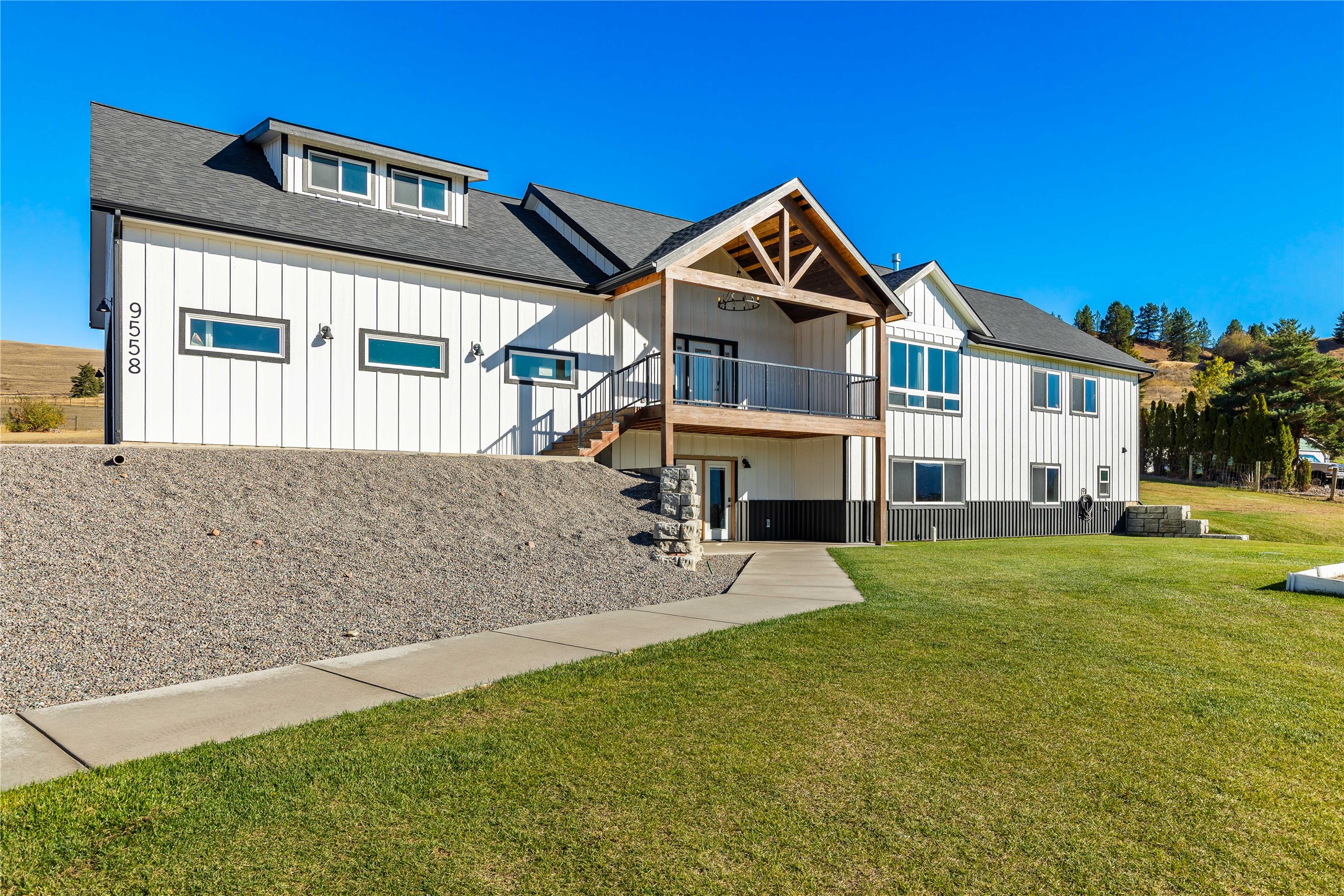 9558 Shikane Lane