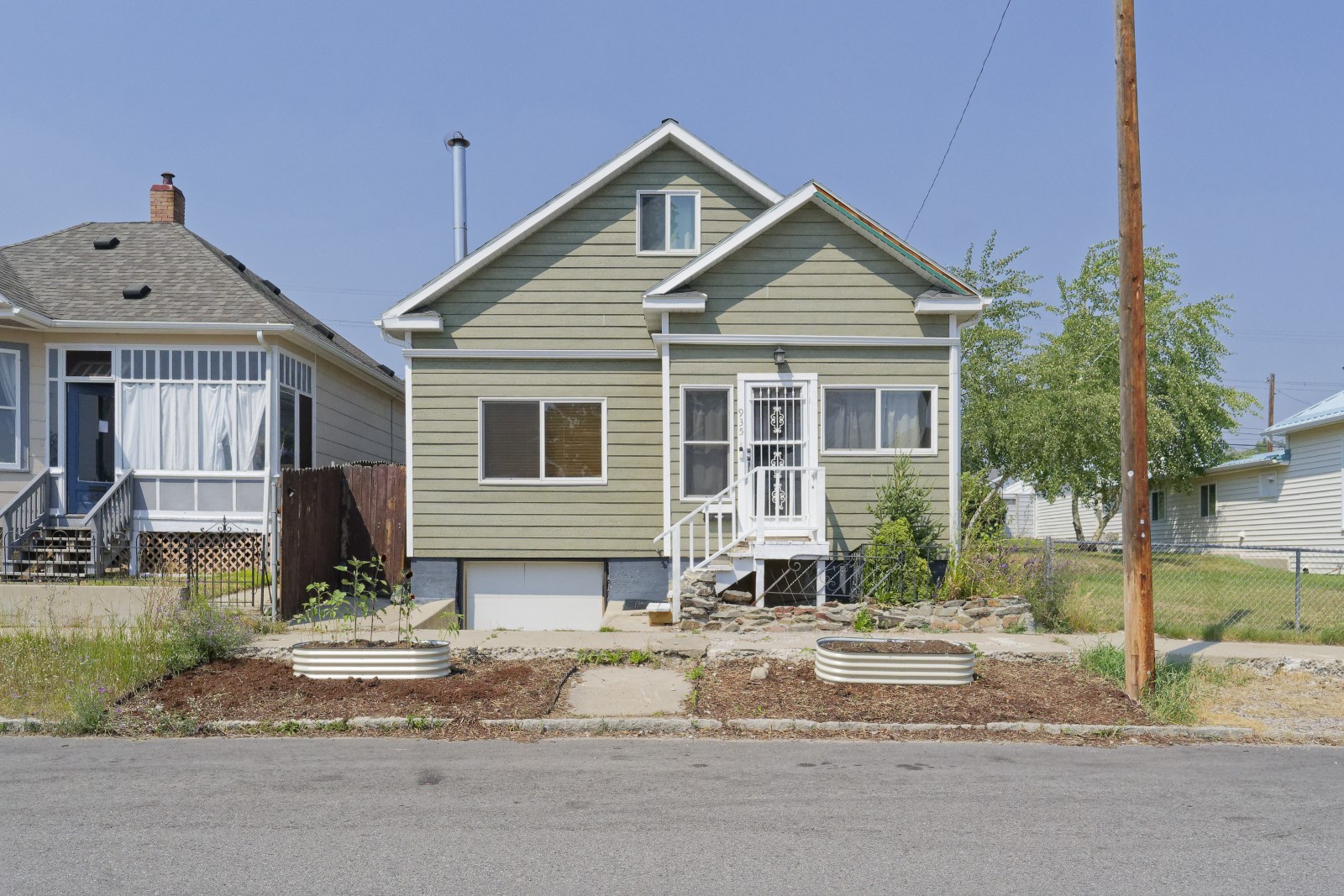 935 Hornet Street