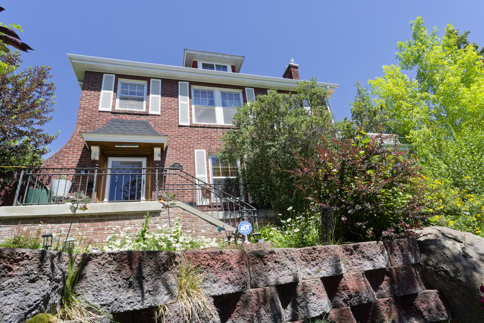 1201 W Gold Street