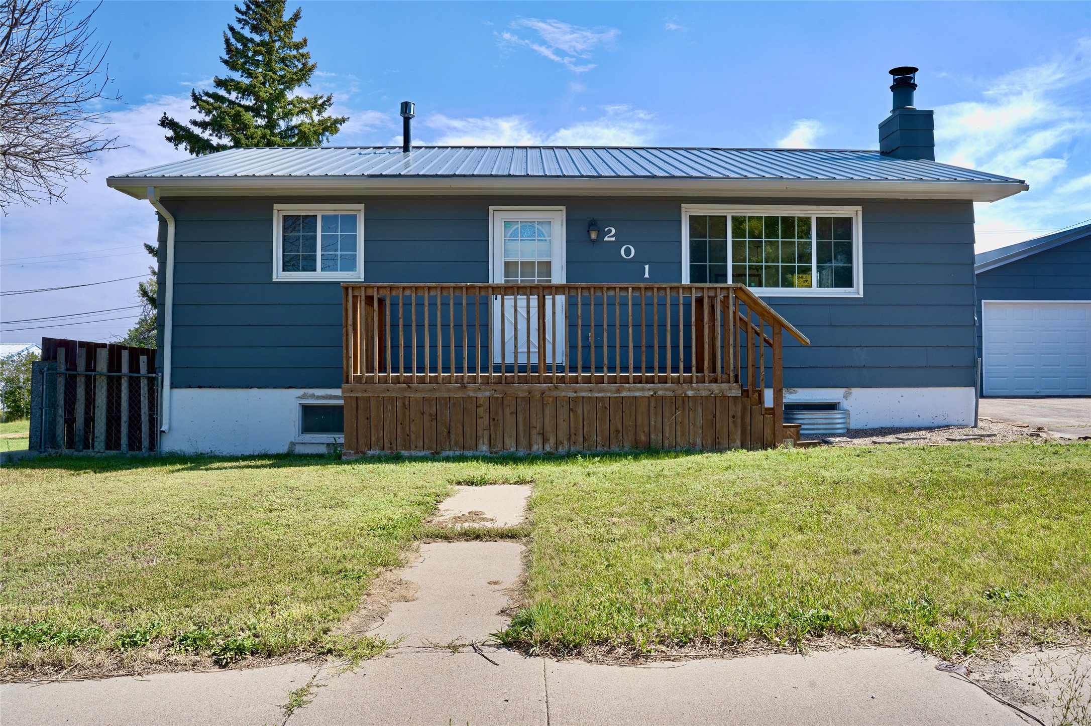 201 5th Avenue NE