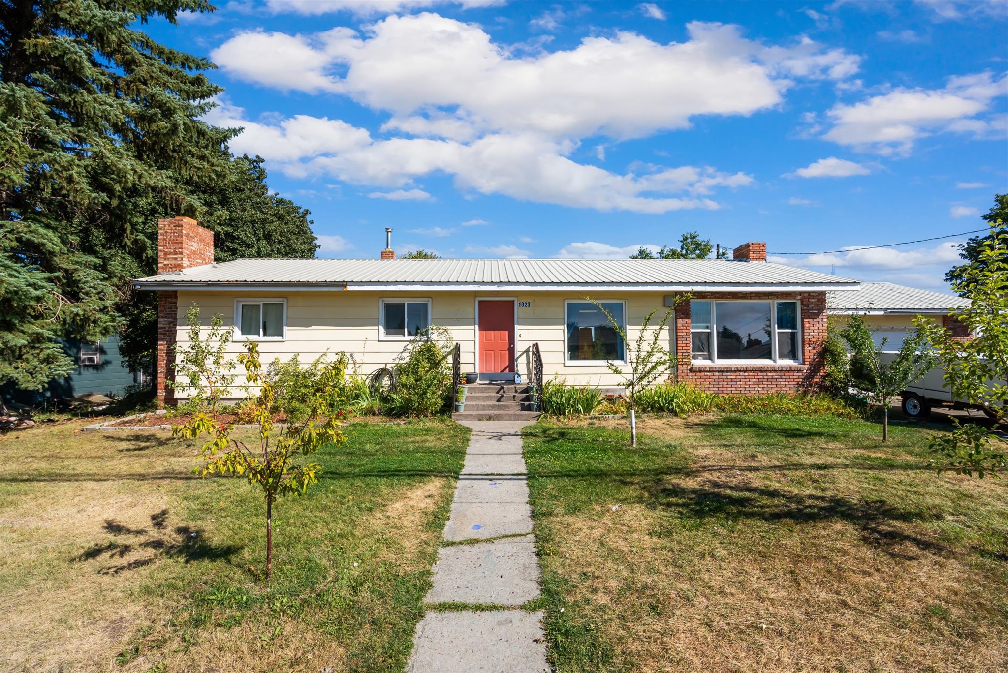 1023 8th Street W
